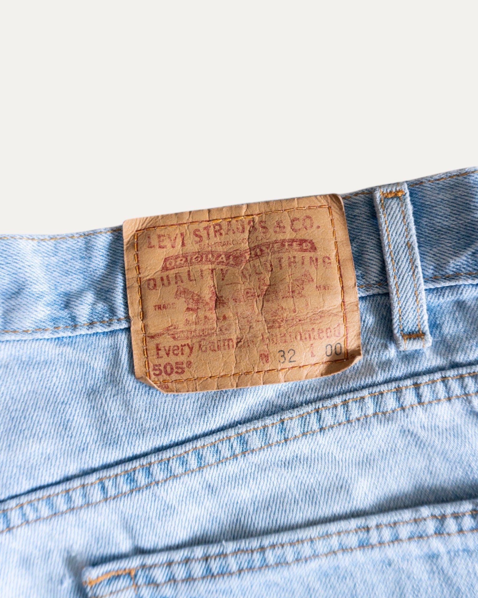 VINTAGE LEVIS 505 SHORT - 32