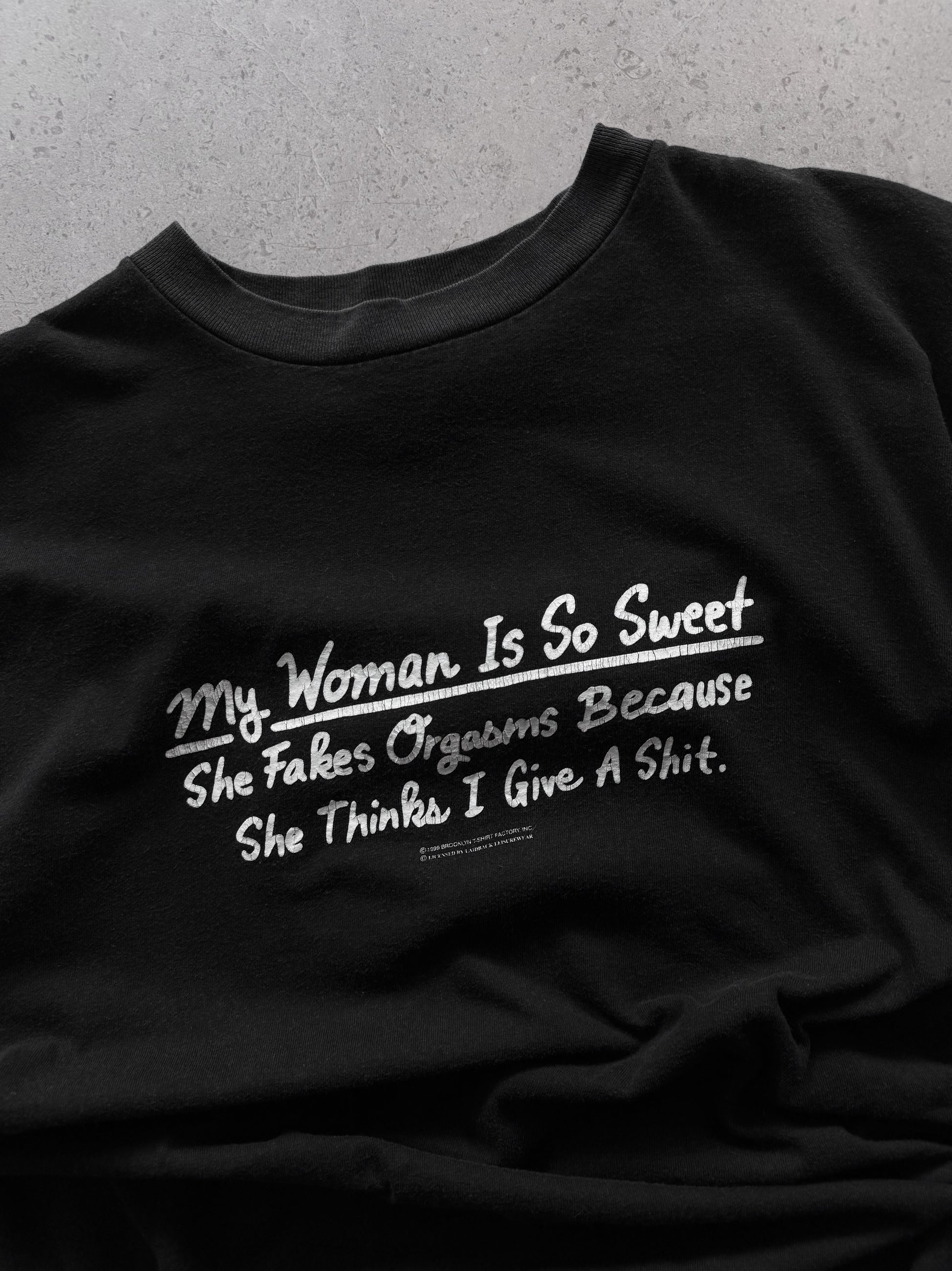 (L/XL) 90’S VINTAGE “SHE FAKES ORGASMS” TEE