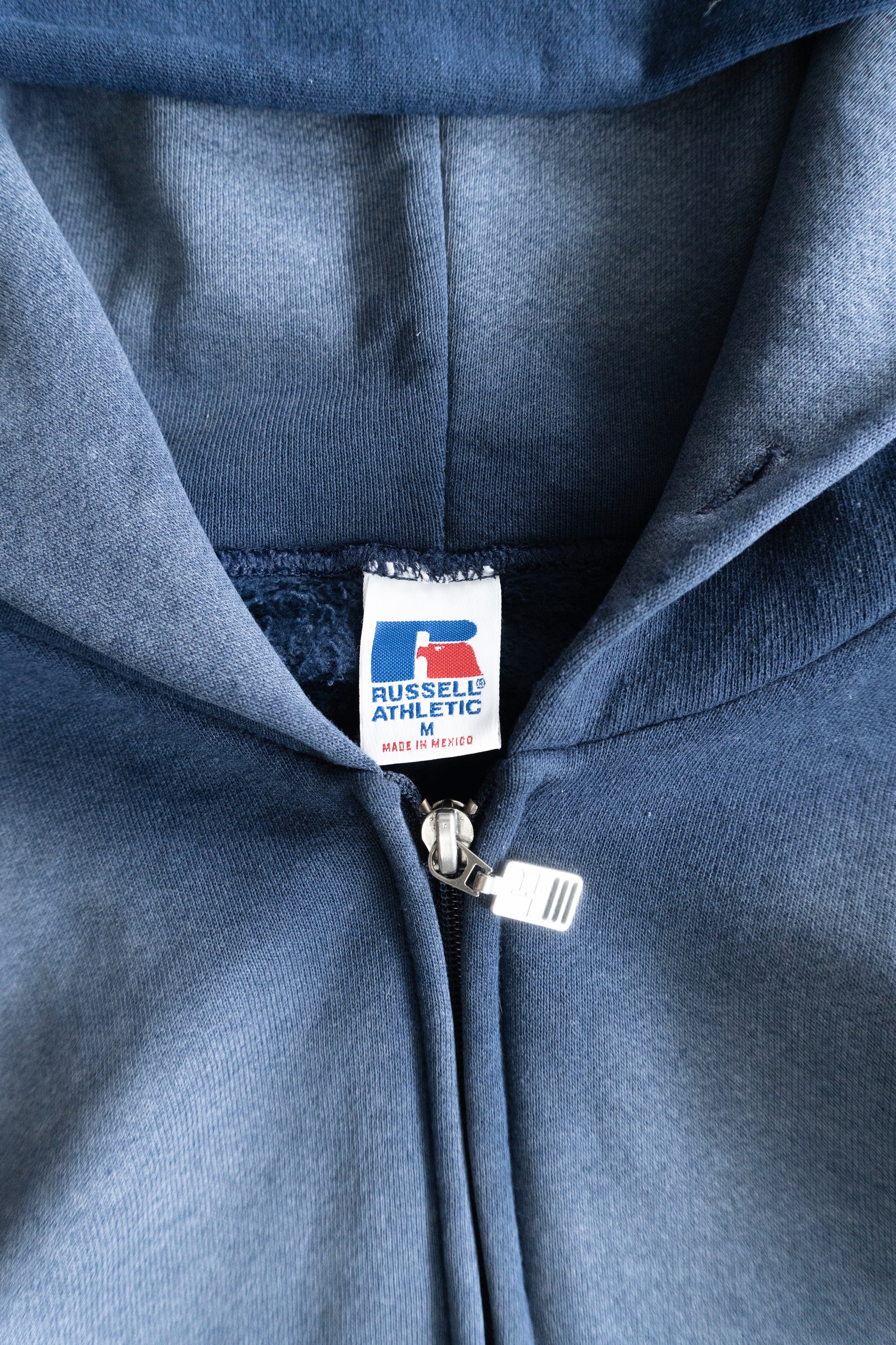 (M) 00’S VINTAGE RUSSELL SUN FADED NAVY HOODIE