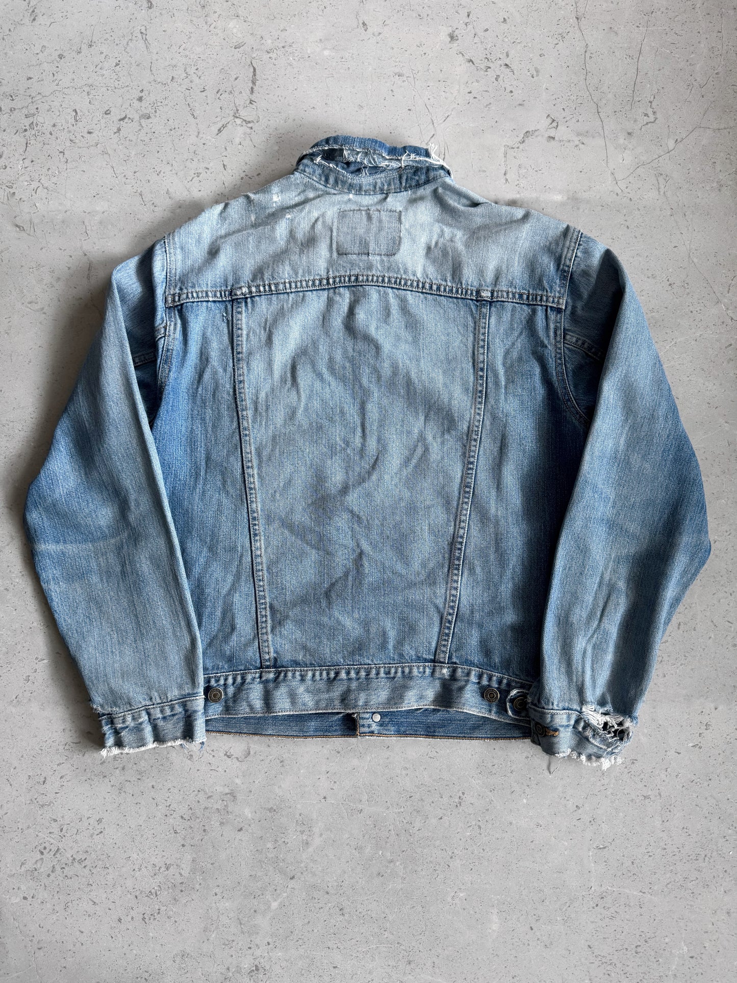 (M) VINTAGE LEVIS DISTRESSED DENIM JACKET