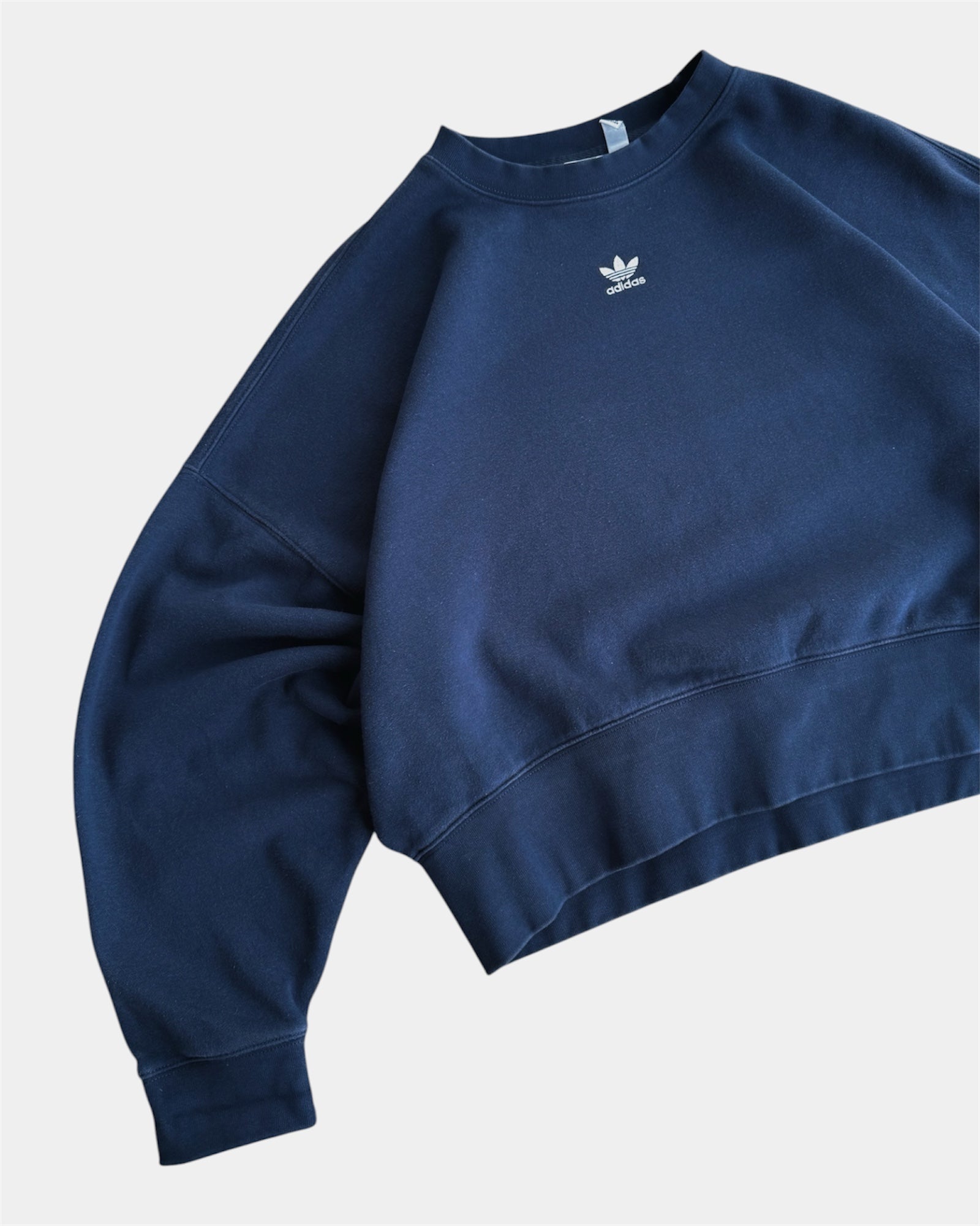 (BOXY M) ADIDAS CENTER CREWNECK