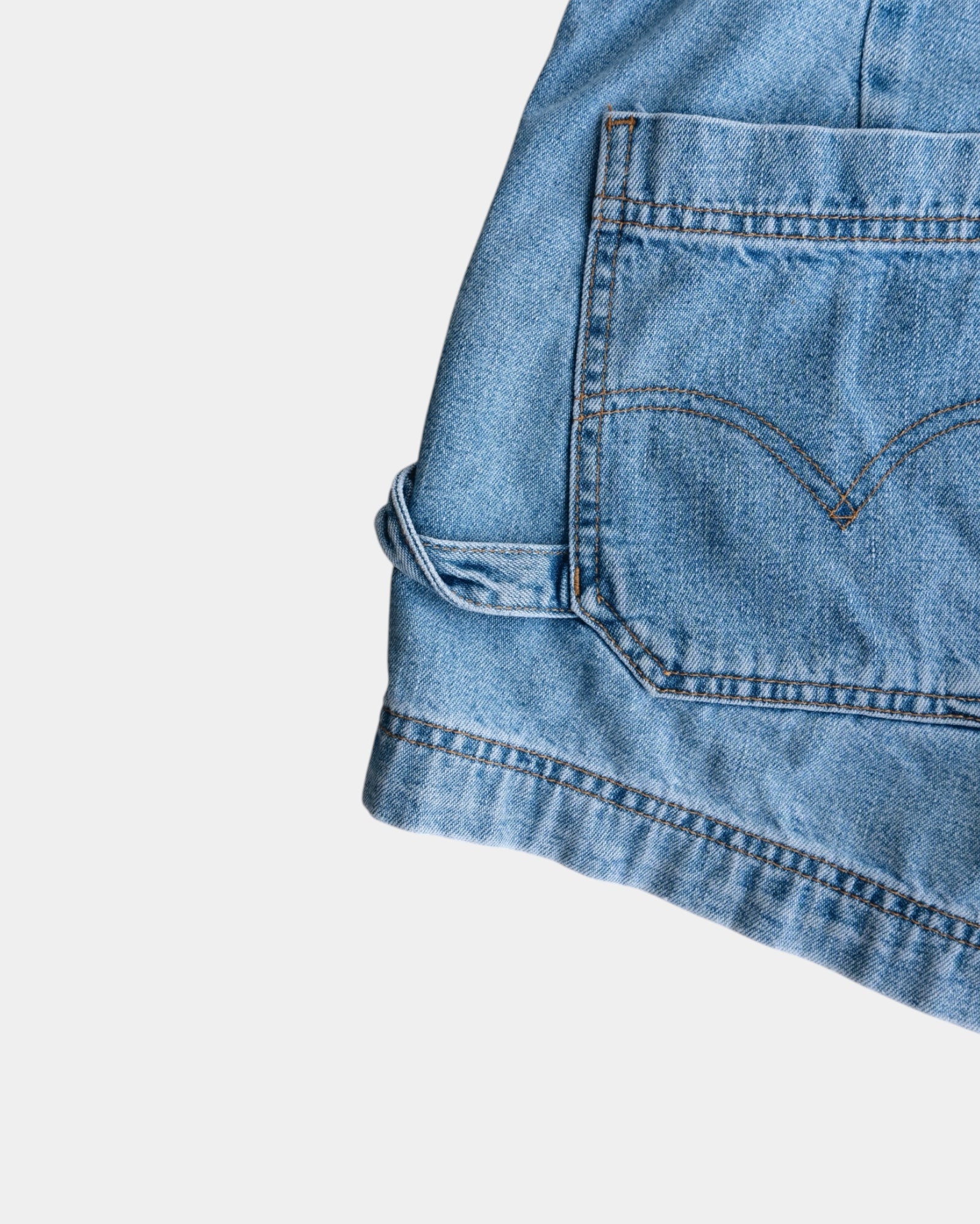 VINTAGE LEVIS DENIM CARPENTER SHORT - 38 WOMEN