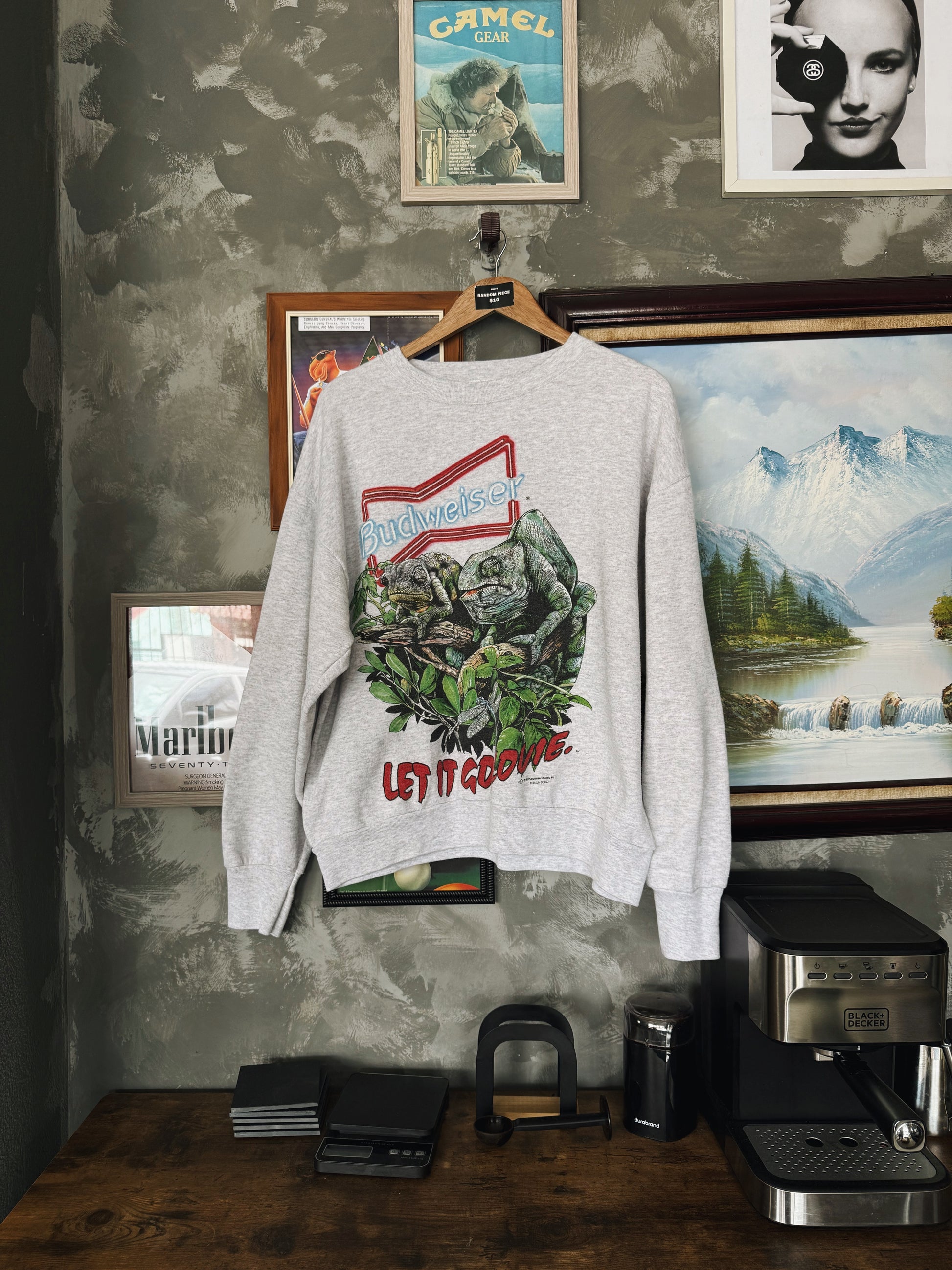 (L) VINTAGE BUDWEISER LIZARD CREWNECK