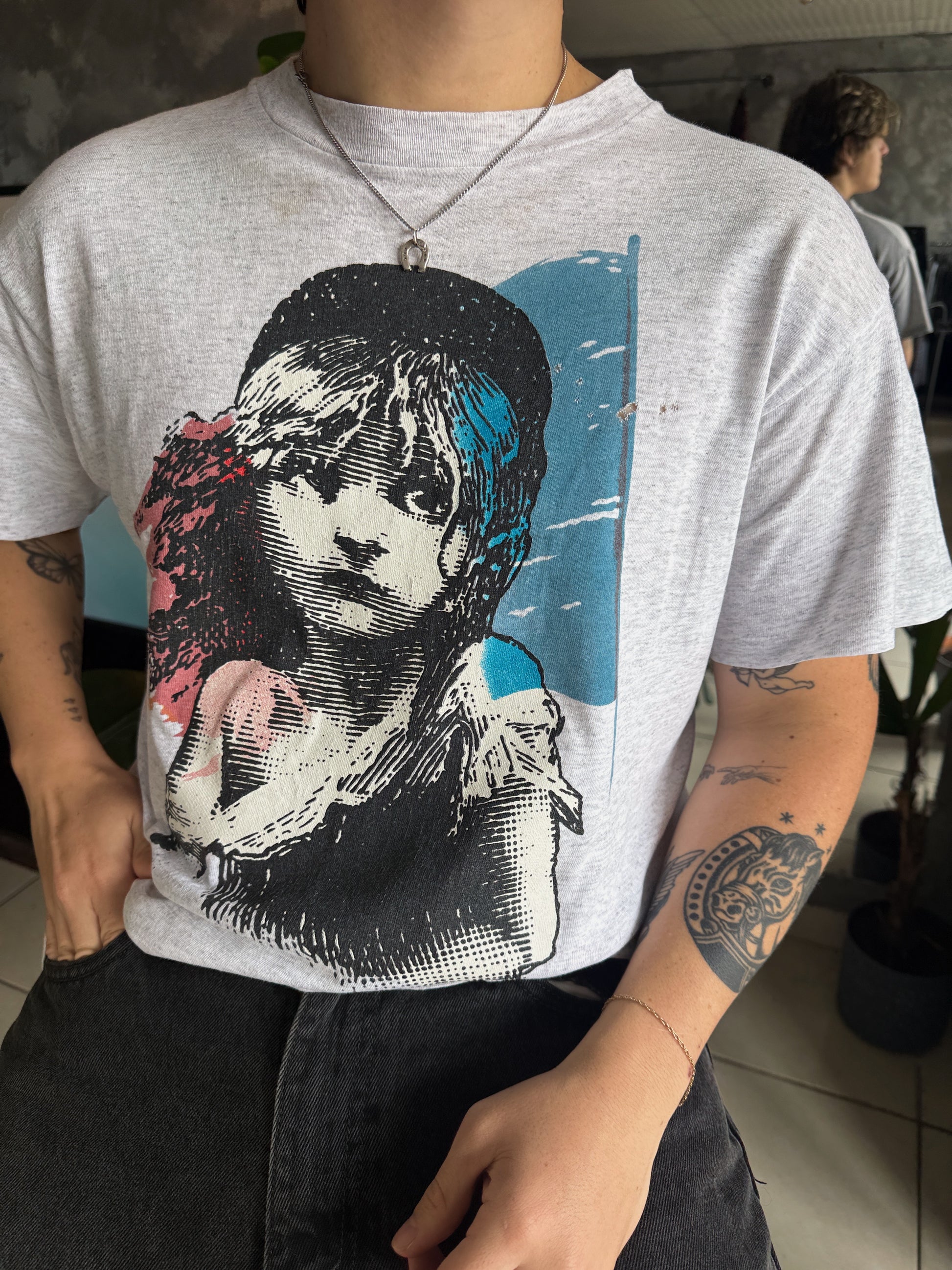 (M) 1980’S VINTAGE LES MISERABLES TEE