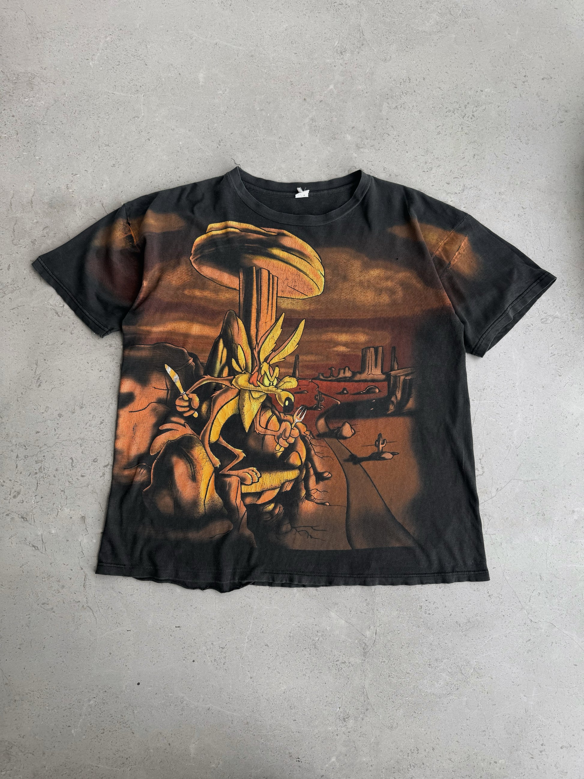 (XL) VINTAGE WILE E COYOTE & ROAD RUNNER WARNERBROS SHADOW AOP TEE