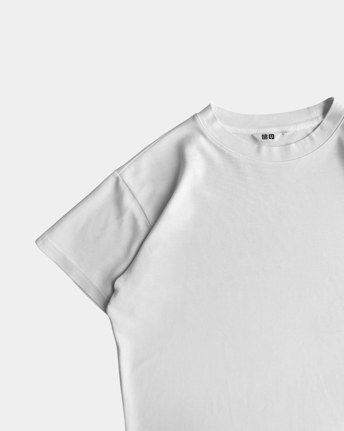 (S/M) UNIQLO WHITE TEE