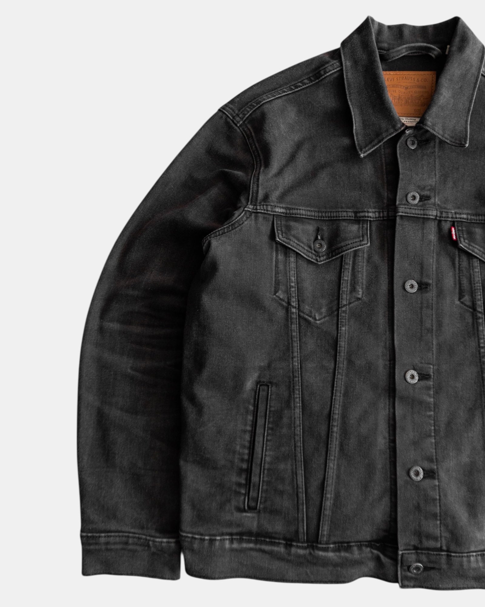 (L) LEVIS TRUCKER BLACK DENIM FADED JACKET