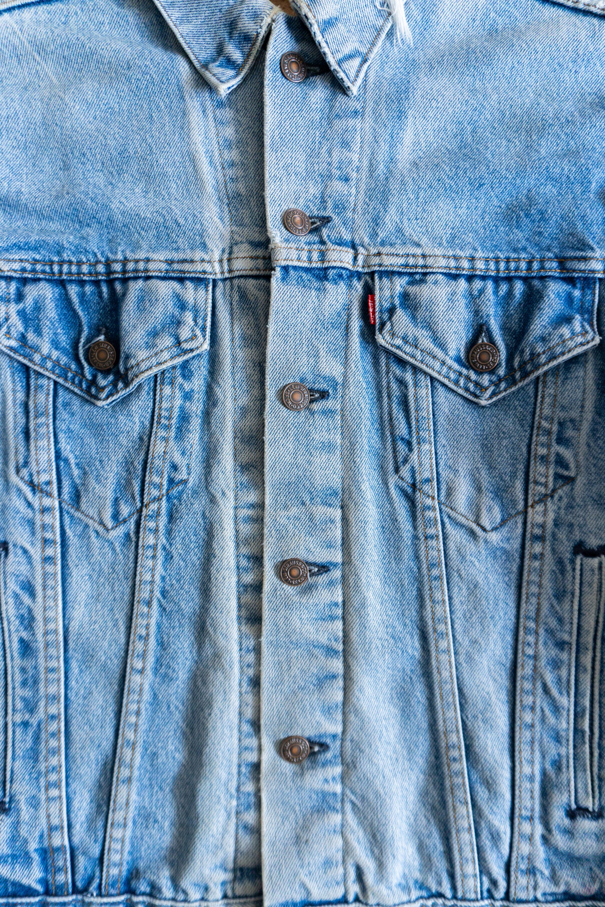 (M) 1980’S VINTAGE LEVIS DENIM DISTRESSED JACKET