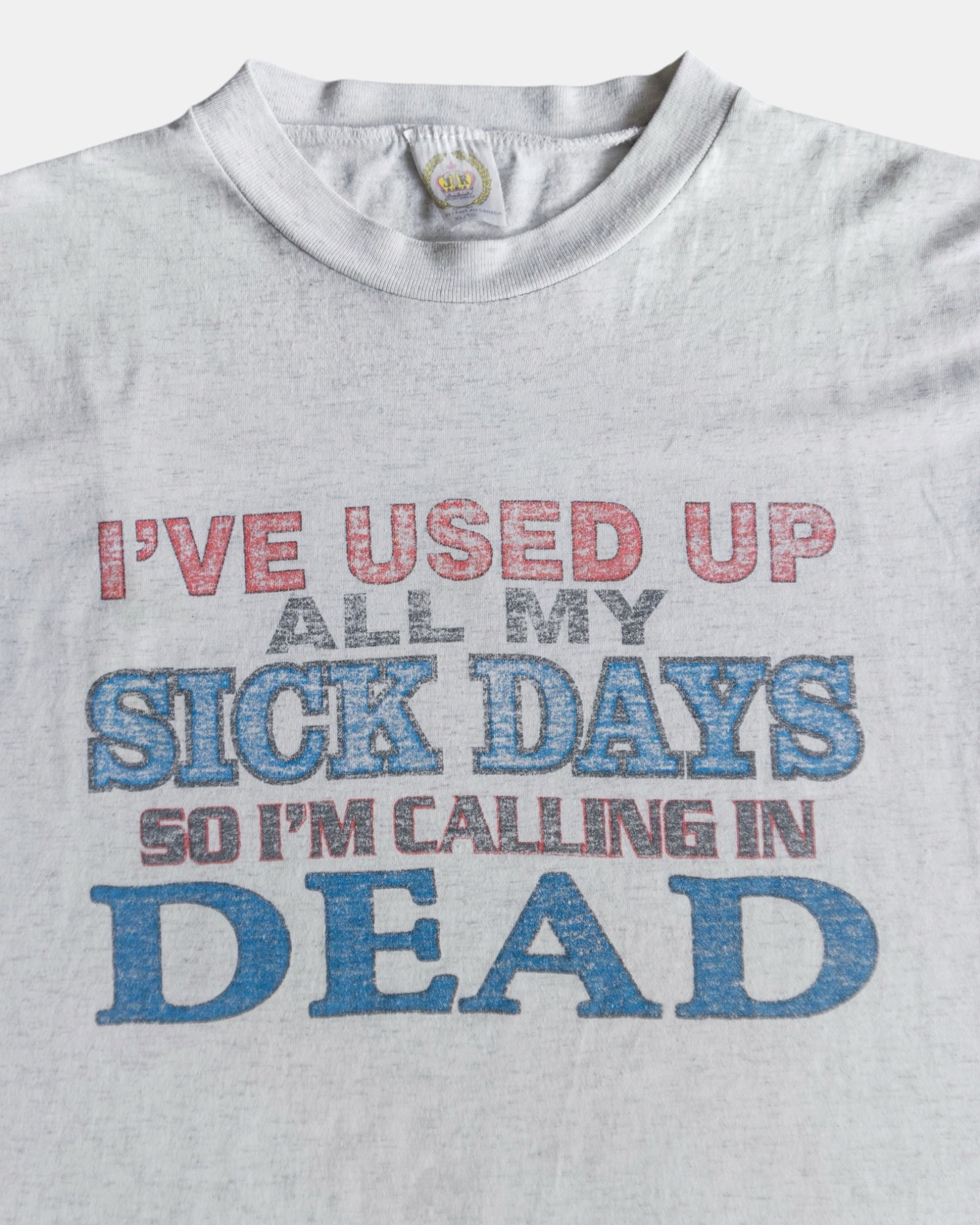 (L/XL) 90’S VINTAGE FUNNY “CALLING IN DEAD” TEE