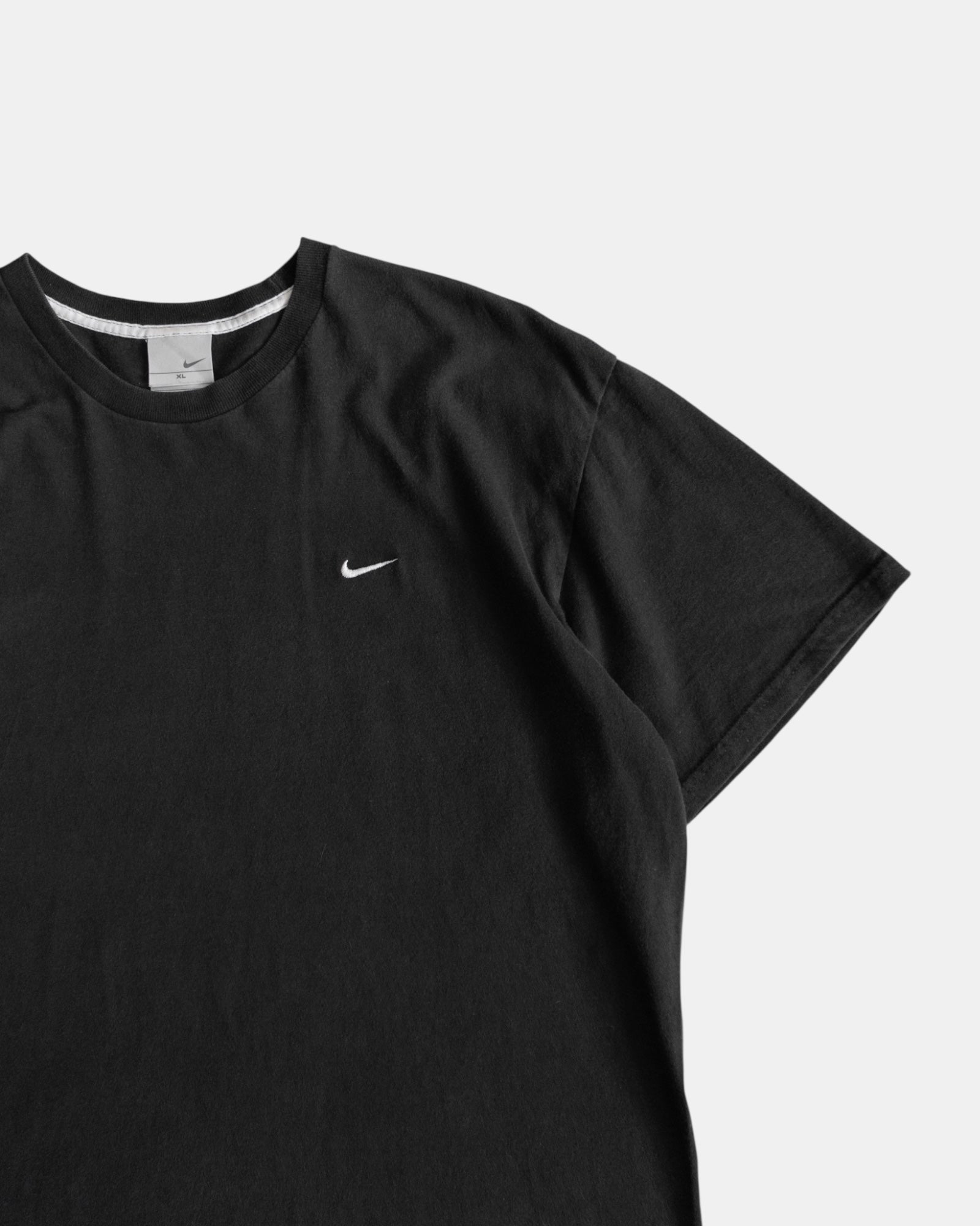 (XL) 00’S VINTAGE NIKE BLANK TEE