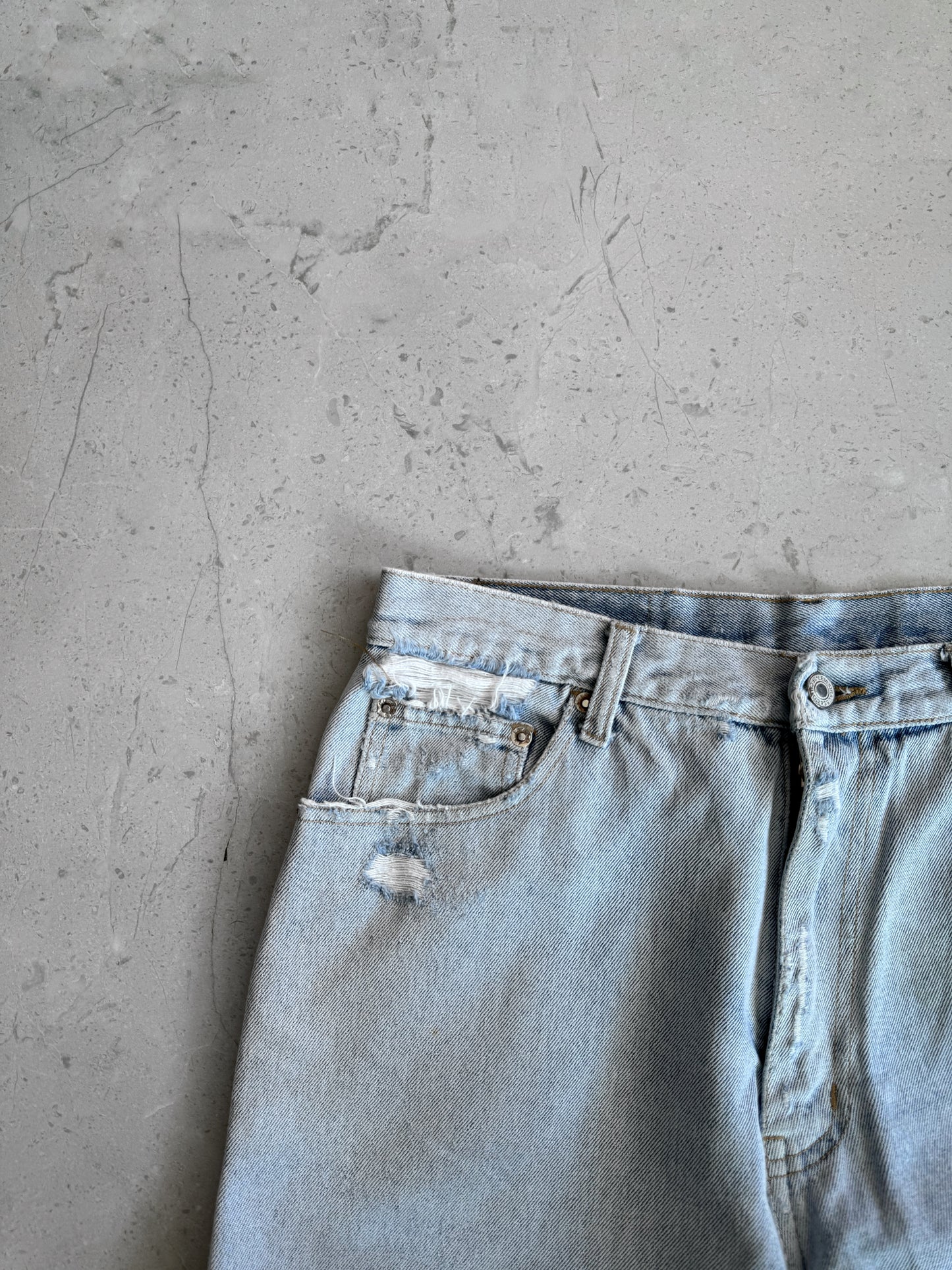 90’S VINTAGE 501 LEVIS FADED DENIM PANTS