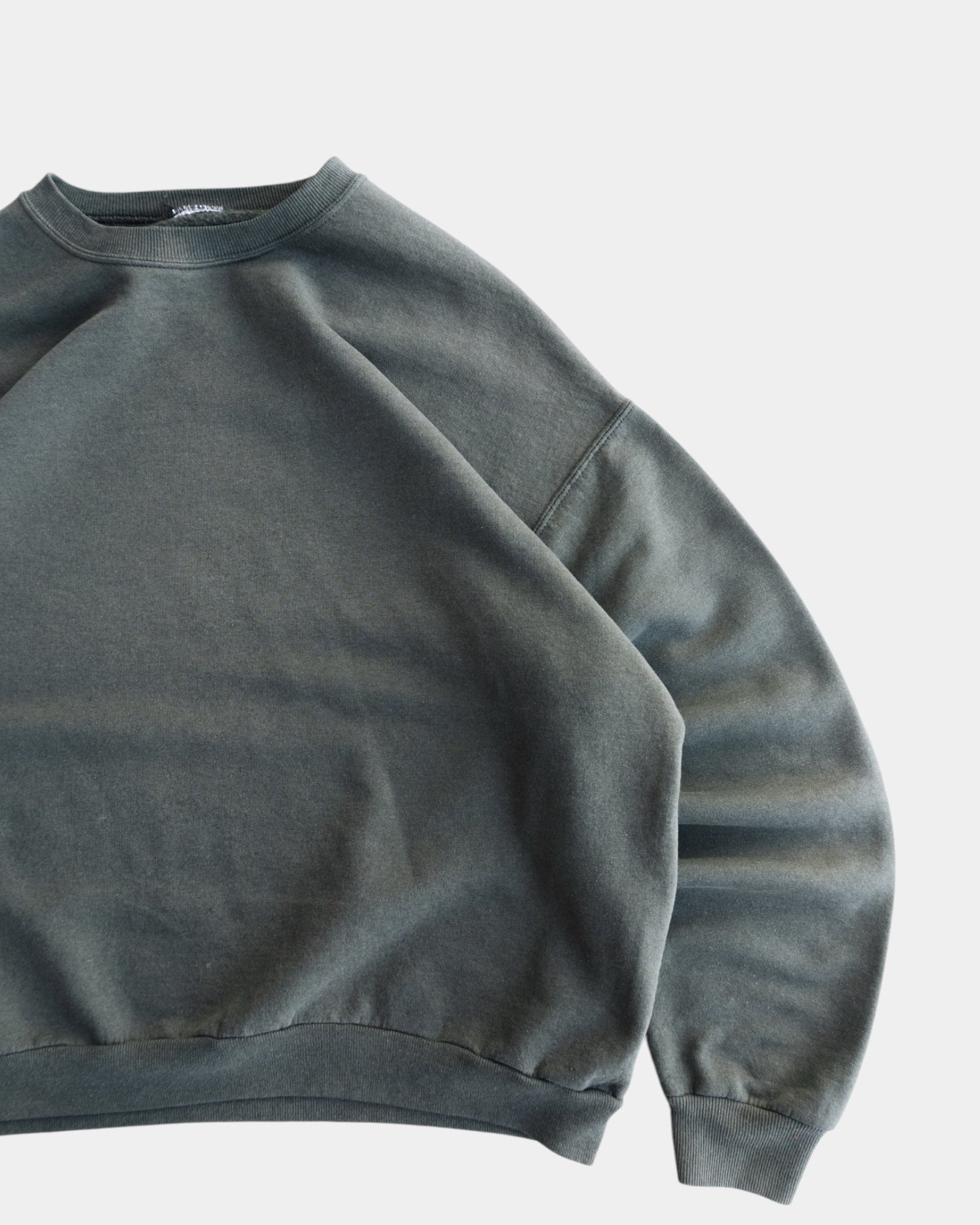 (BOXY L) VINTAGE RUSSELL OLIVE CREWNECK