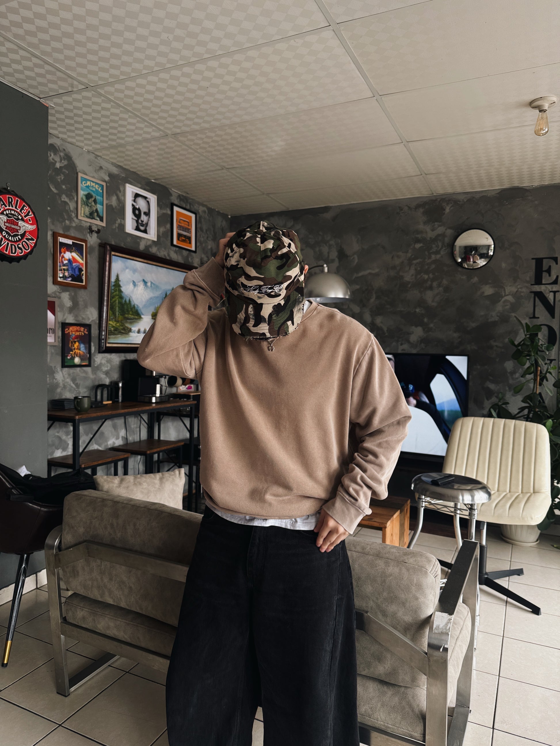 (L) PACSUN BEIGE CREWNECK