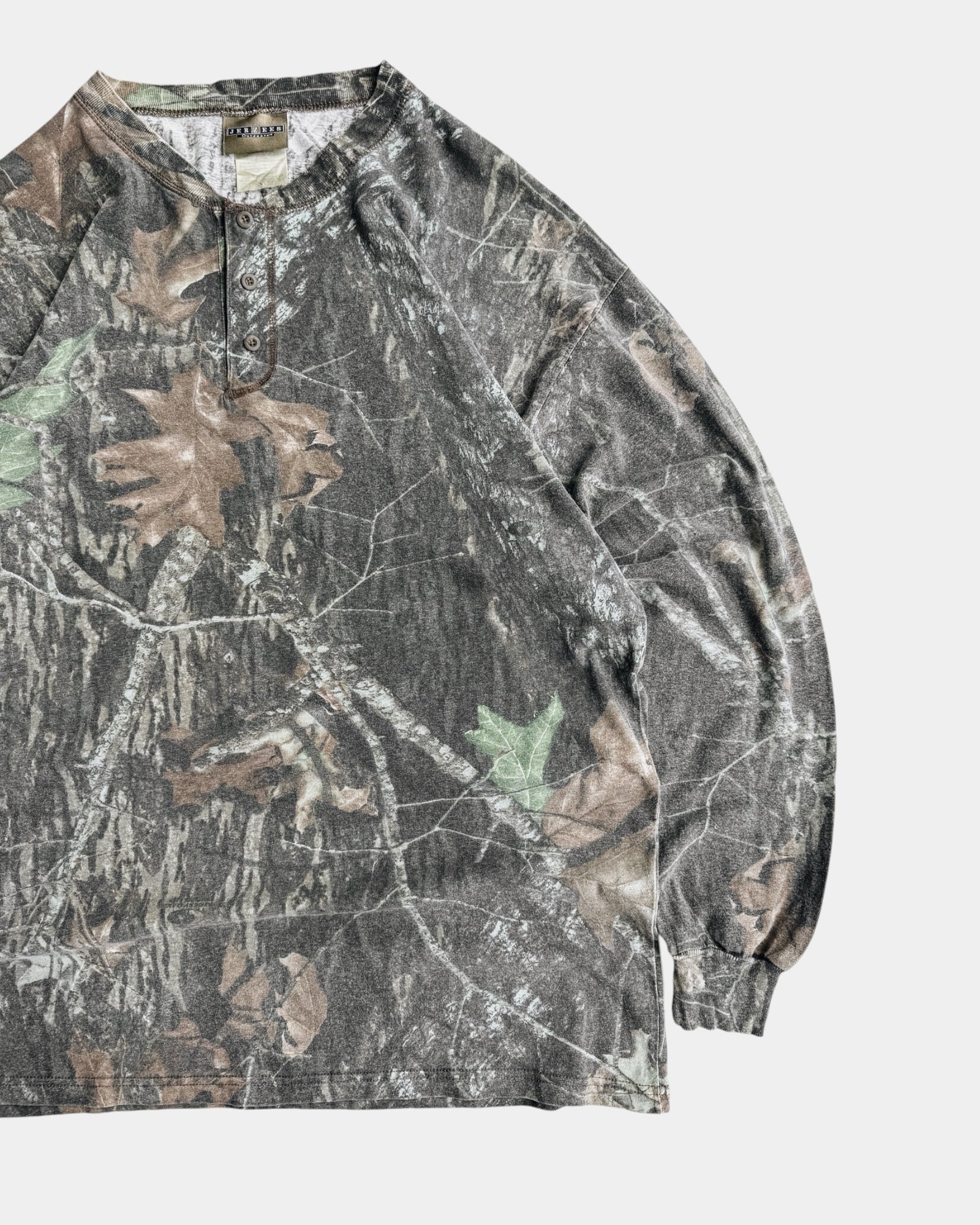 (L) VINTAGE REALTREE JERZEES HENLEY CAMO LONG SLEEVE