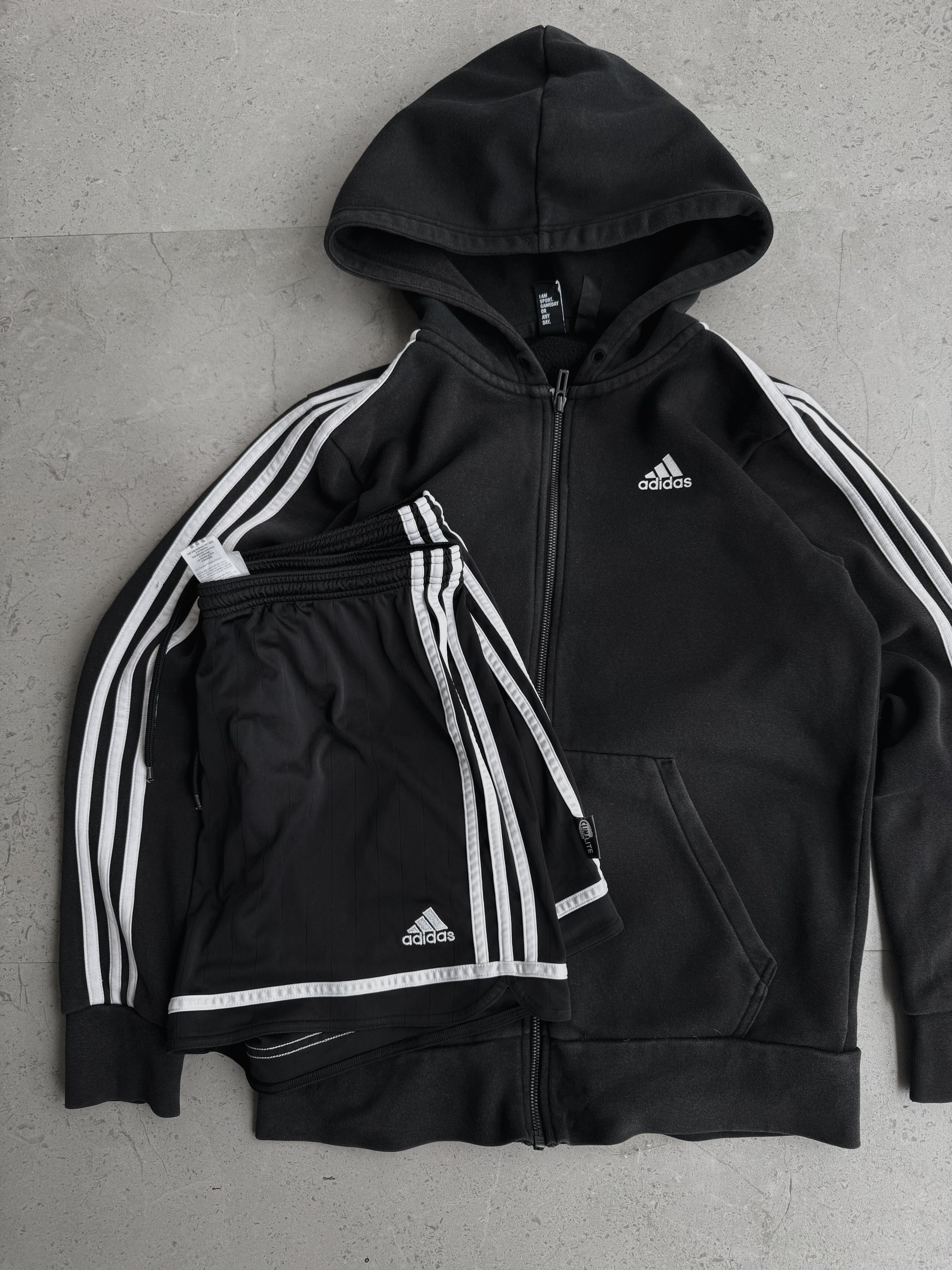 ADIDAS BLACK SHORT (L)