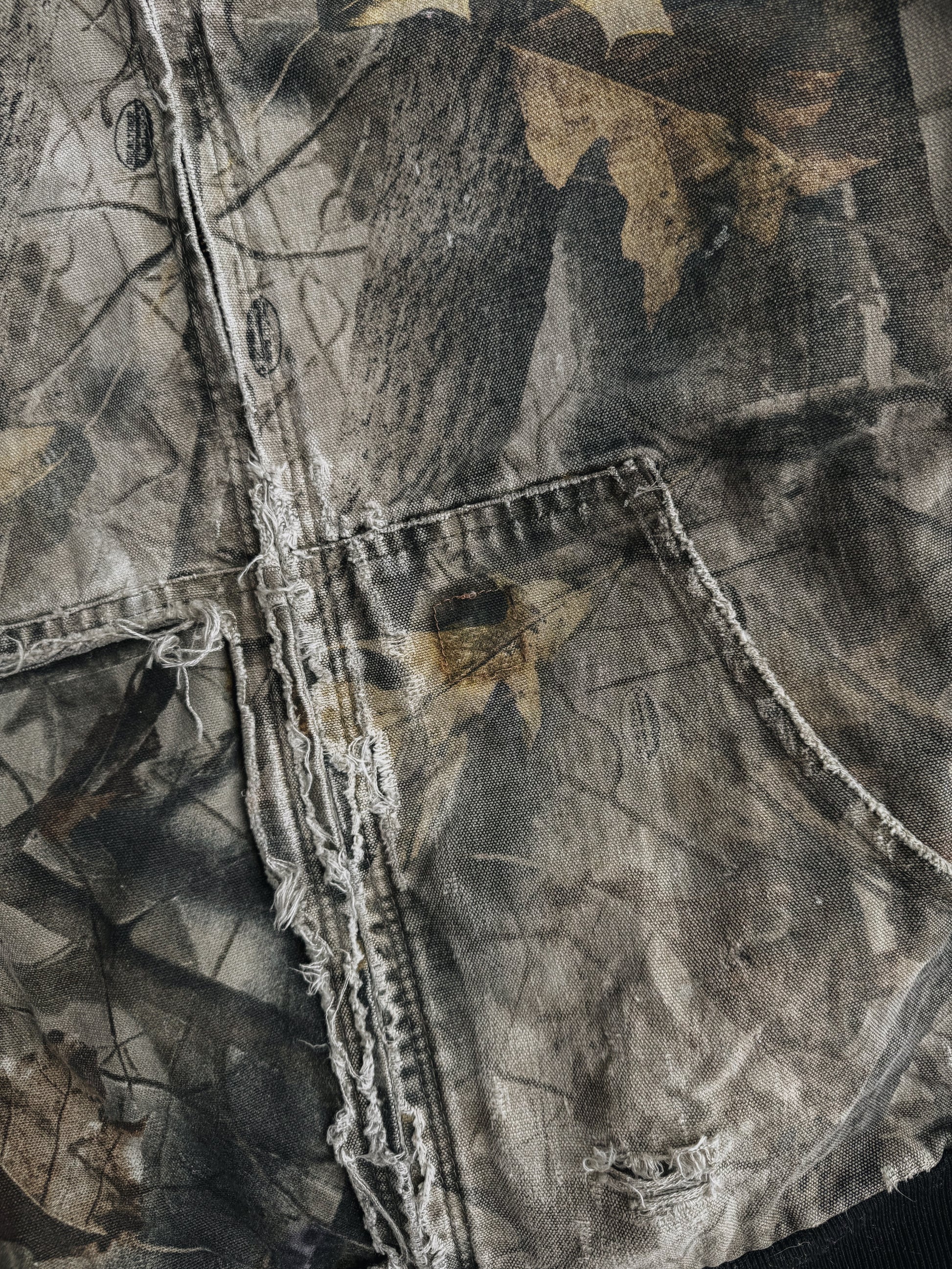 (XL) VINTAGE CARHARTT REALTREE DISTRESSED ACTIVE JACKET