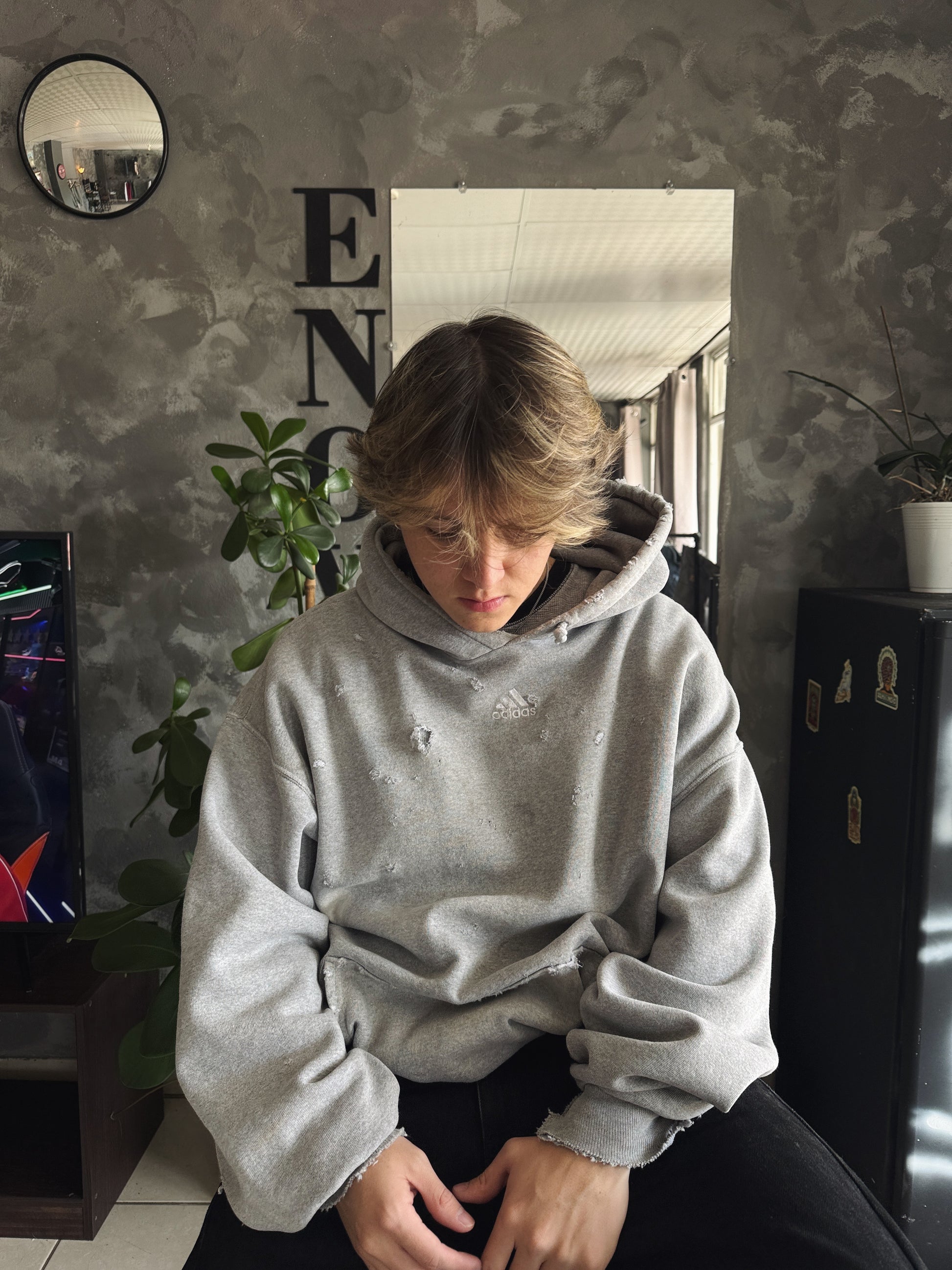 (BOXY L) 90’S VINTAGE ADIDAS FADED DISTRESSED HOODIE