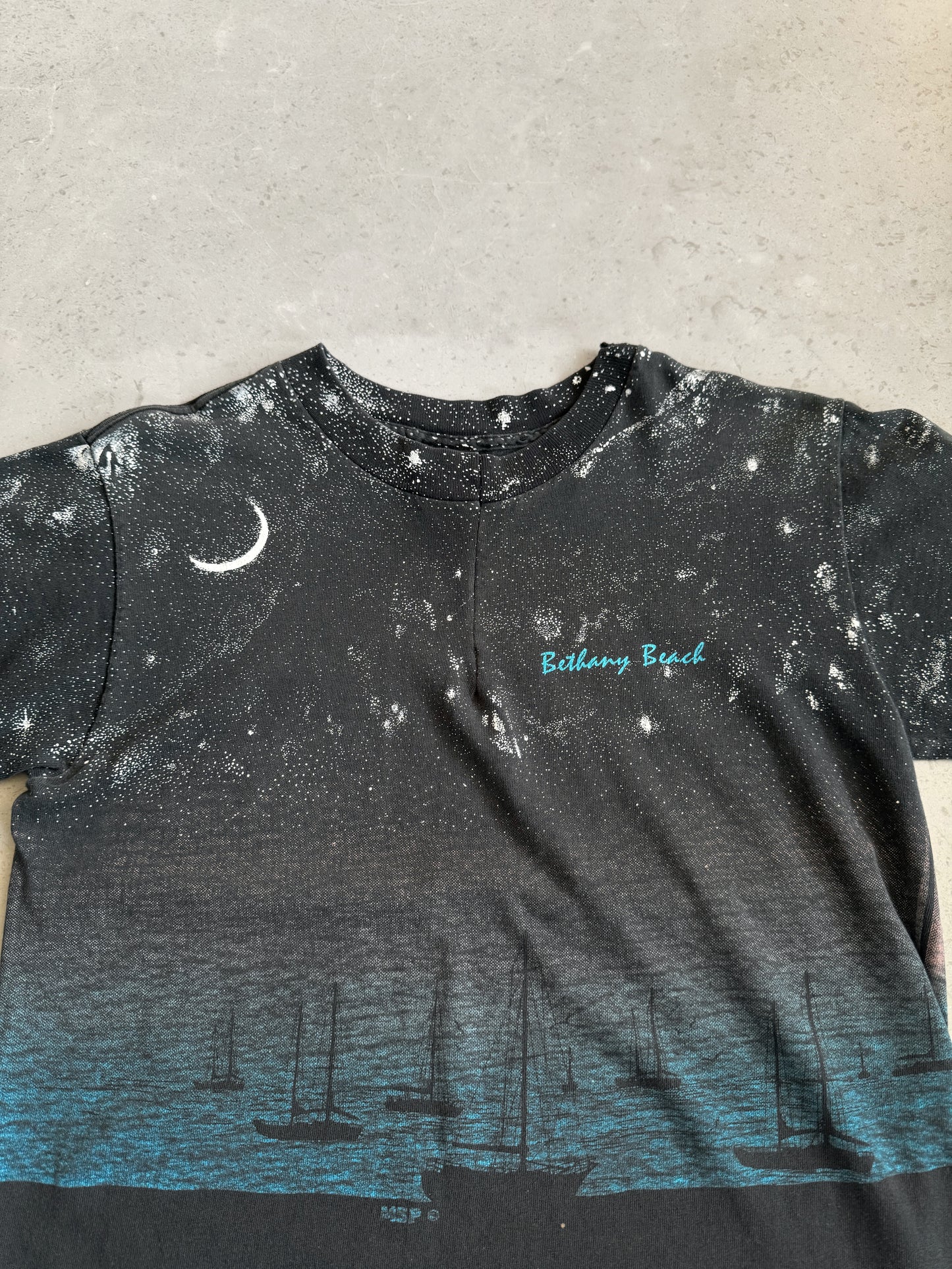 (M) 90’s Vintage AOP Night light Tee