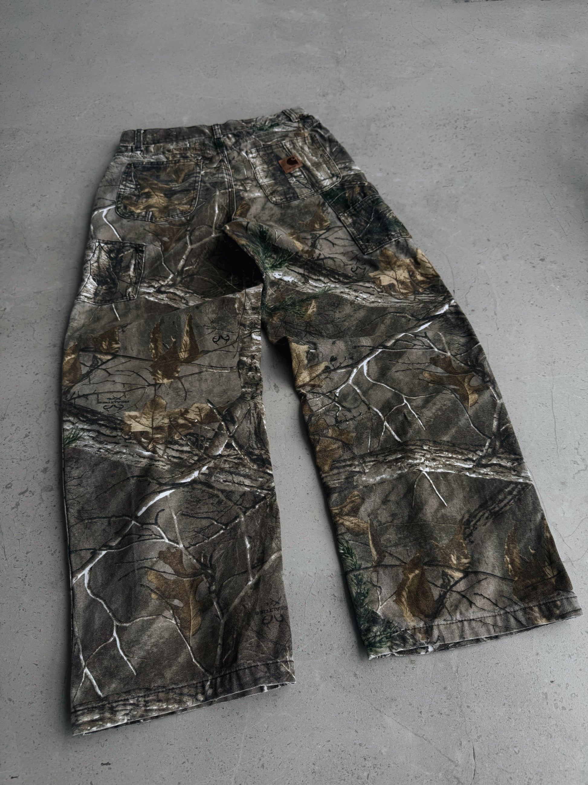 VINTAGE CARHARTT REALTREE CAMO PANTS