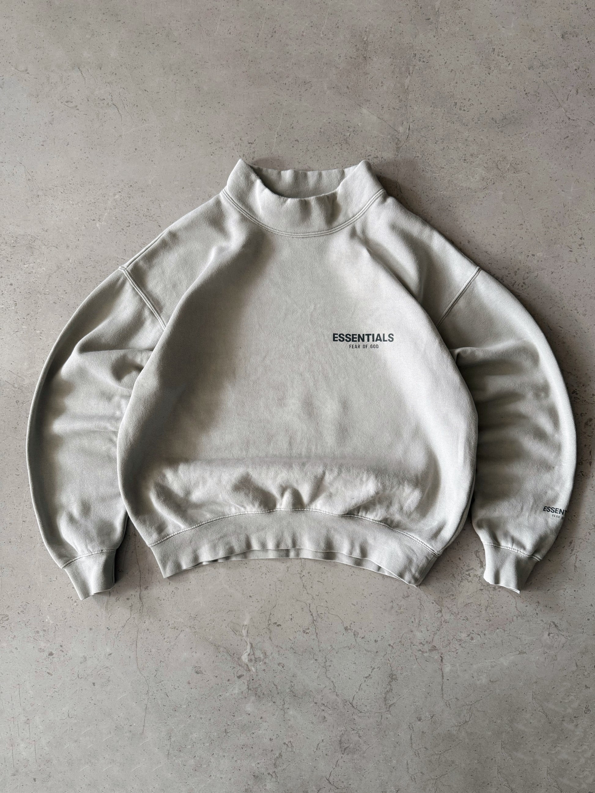 (BOXY M/L) ESSENTIALS CREWNECK