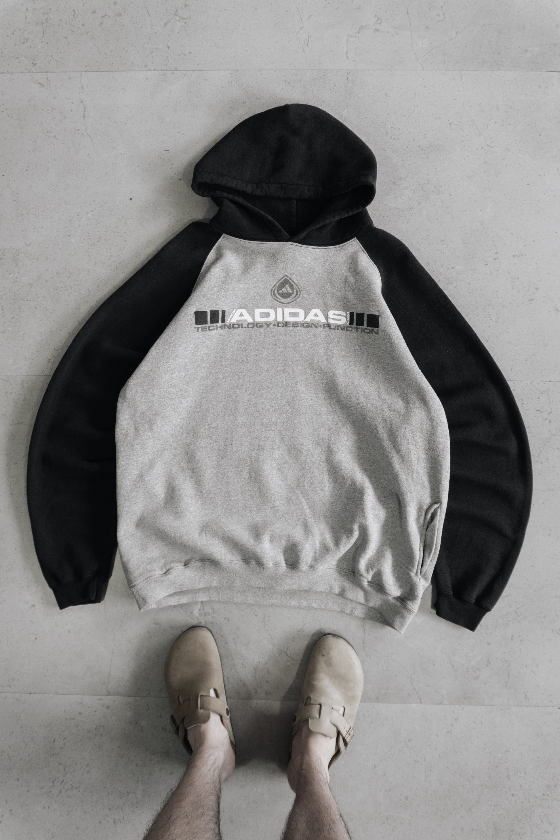 (BOXY L/XL) VINTAGE ADIDAS RETRO HOODIE