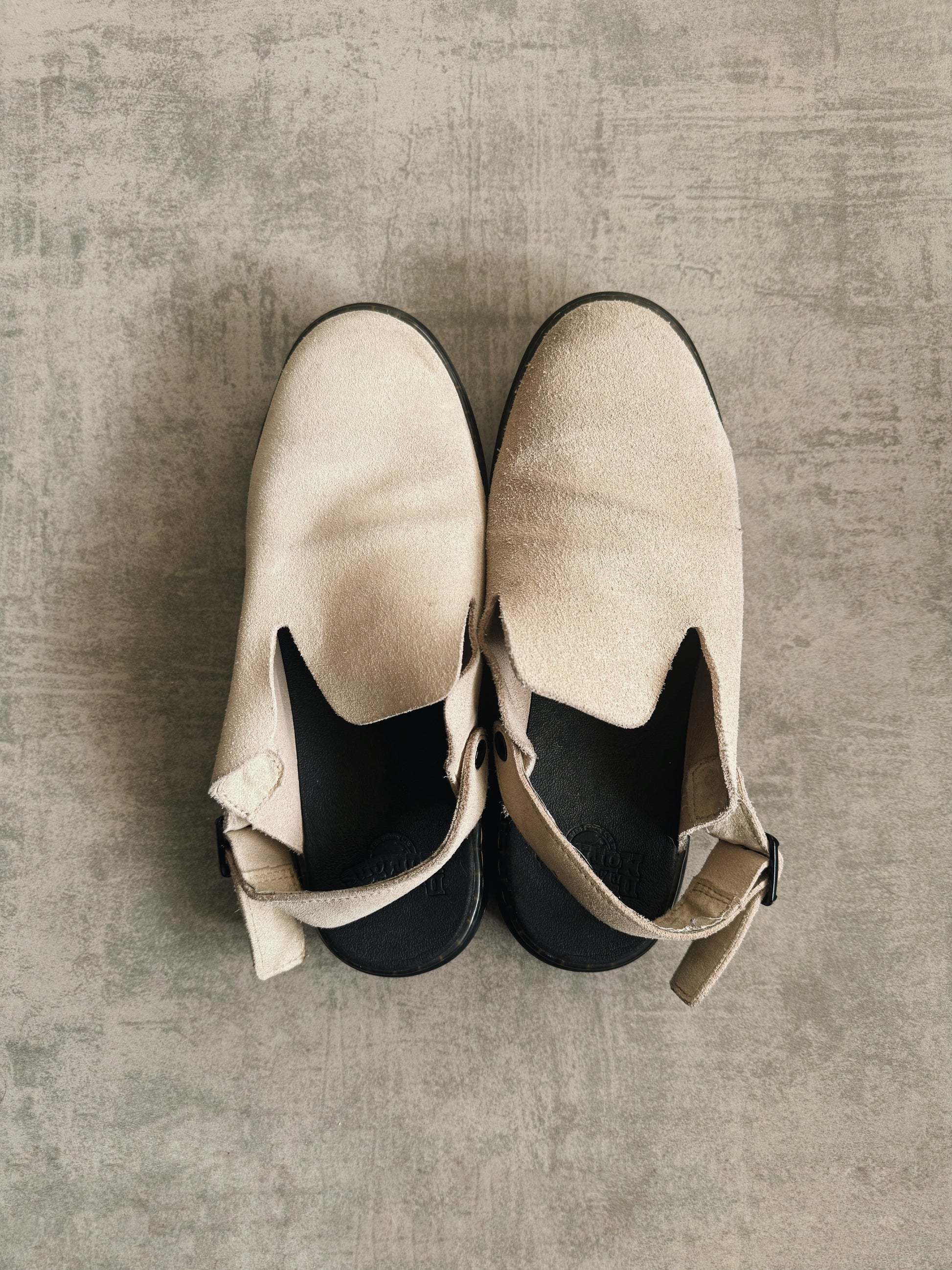 DR. MARTENS CARLSON SLIPPERS