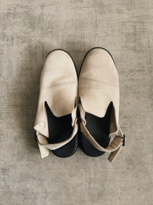 DR. MARTENS CARLSON SLIPPERS
