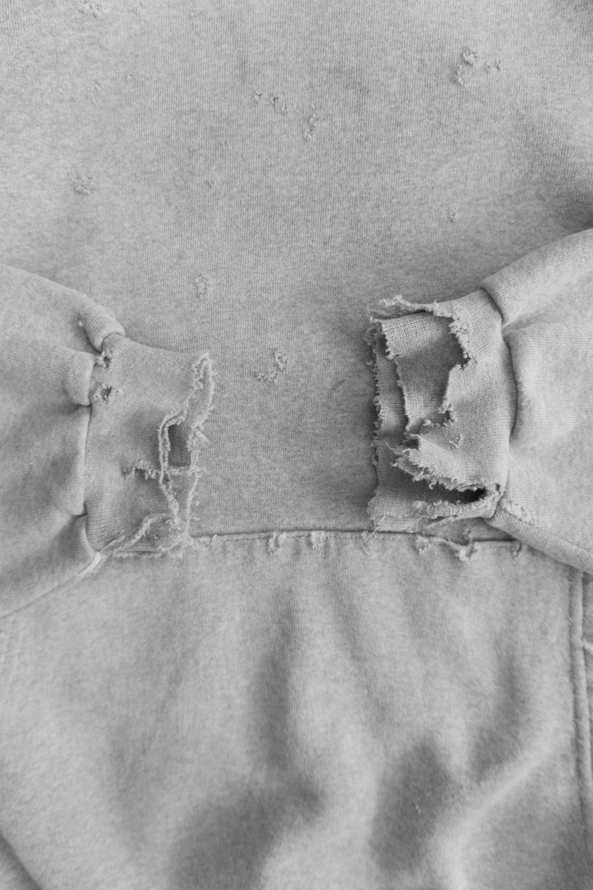 (BOXY L) 90’S VINTAGE ADIDAS FADED DISTRESSED HOODIE