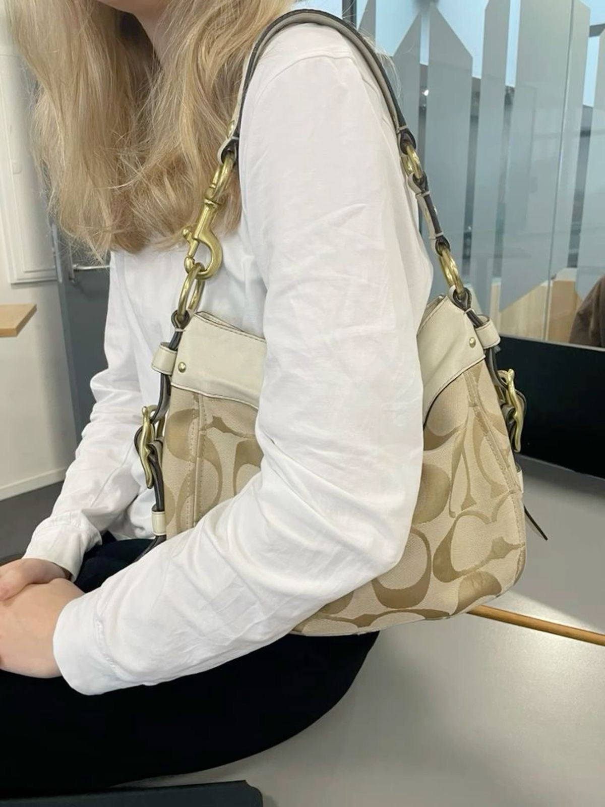 COACH BEIGE HANDBAG