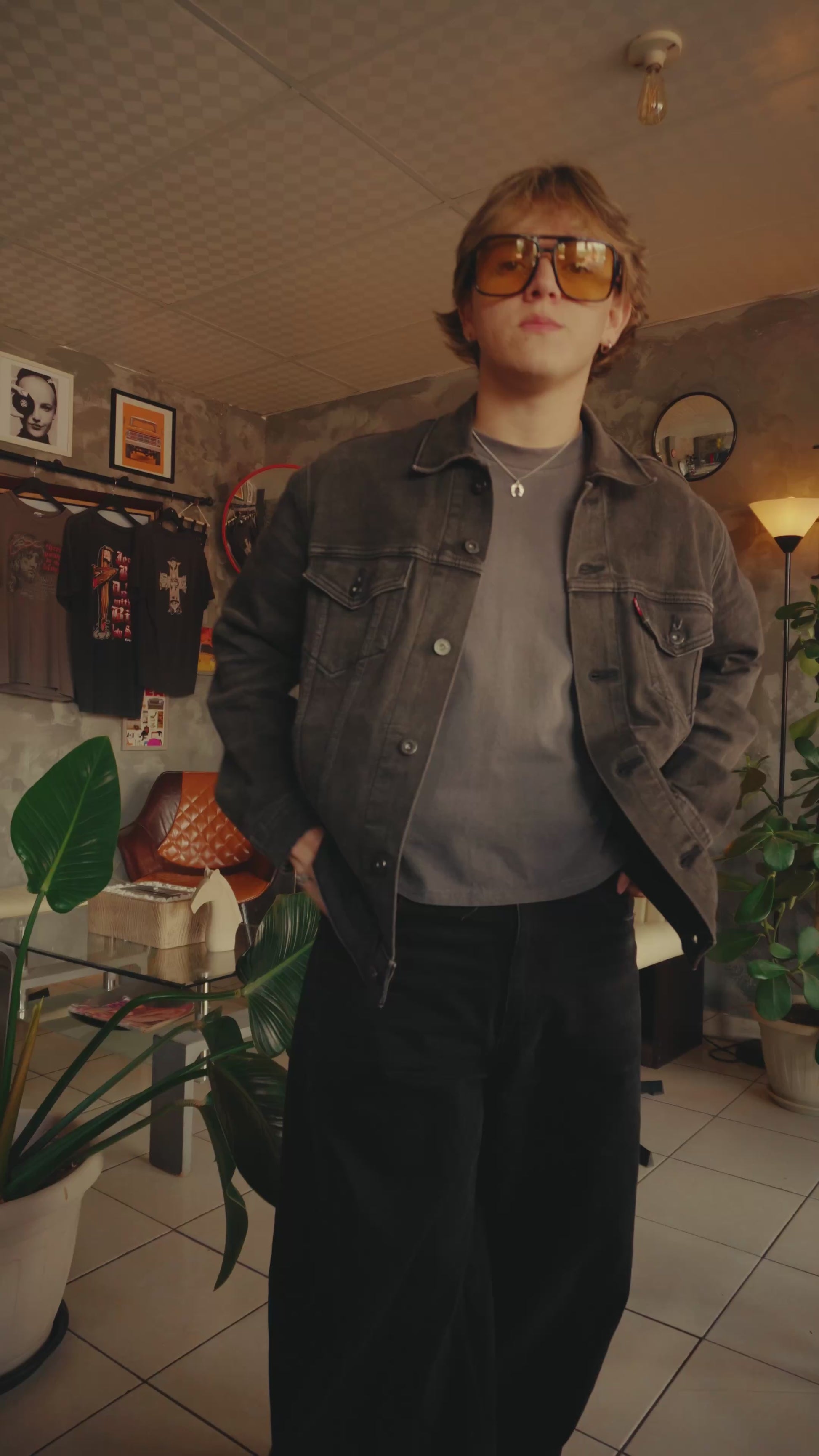 (L) LEVIS TRUCKER BLACK DENIM FADED JACKET