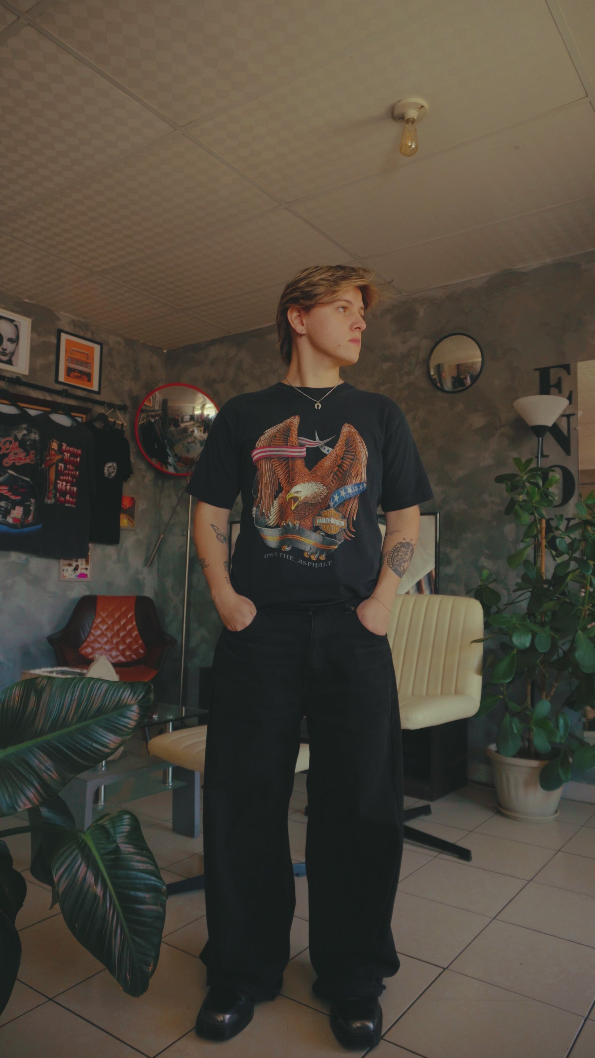 (L) VINTAGE HARLEY DAVIDSON WINCHESTER TEE