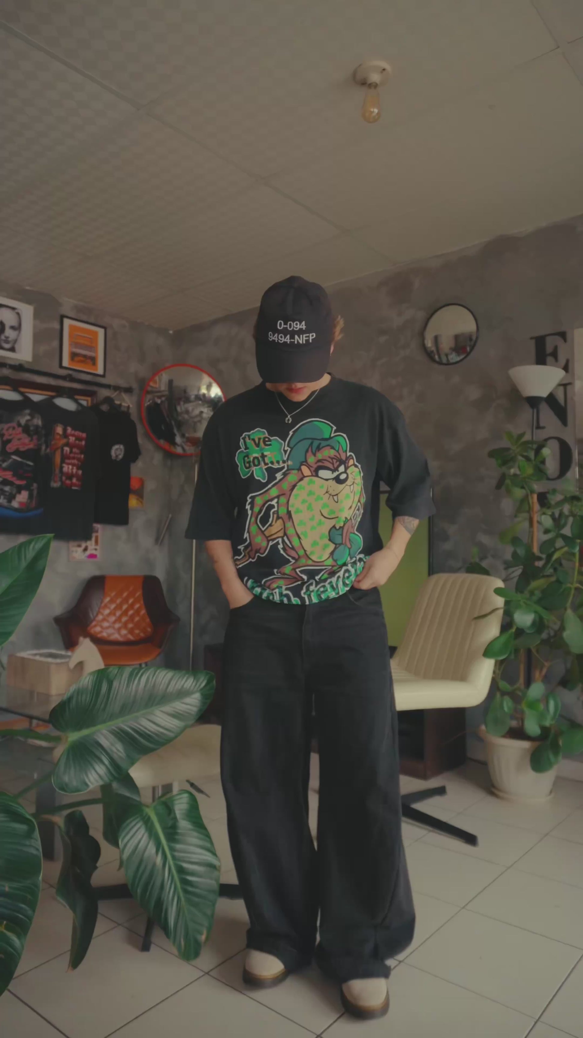 (L) 90’S VINTAGE LOONEY TUNES TAZ IRISH FEVER TEE