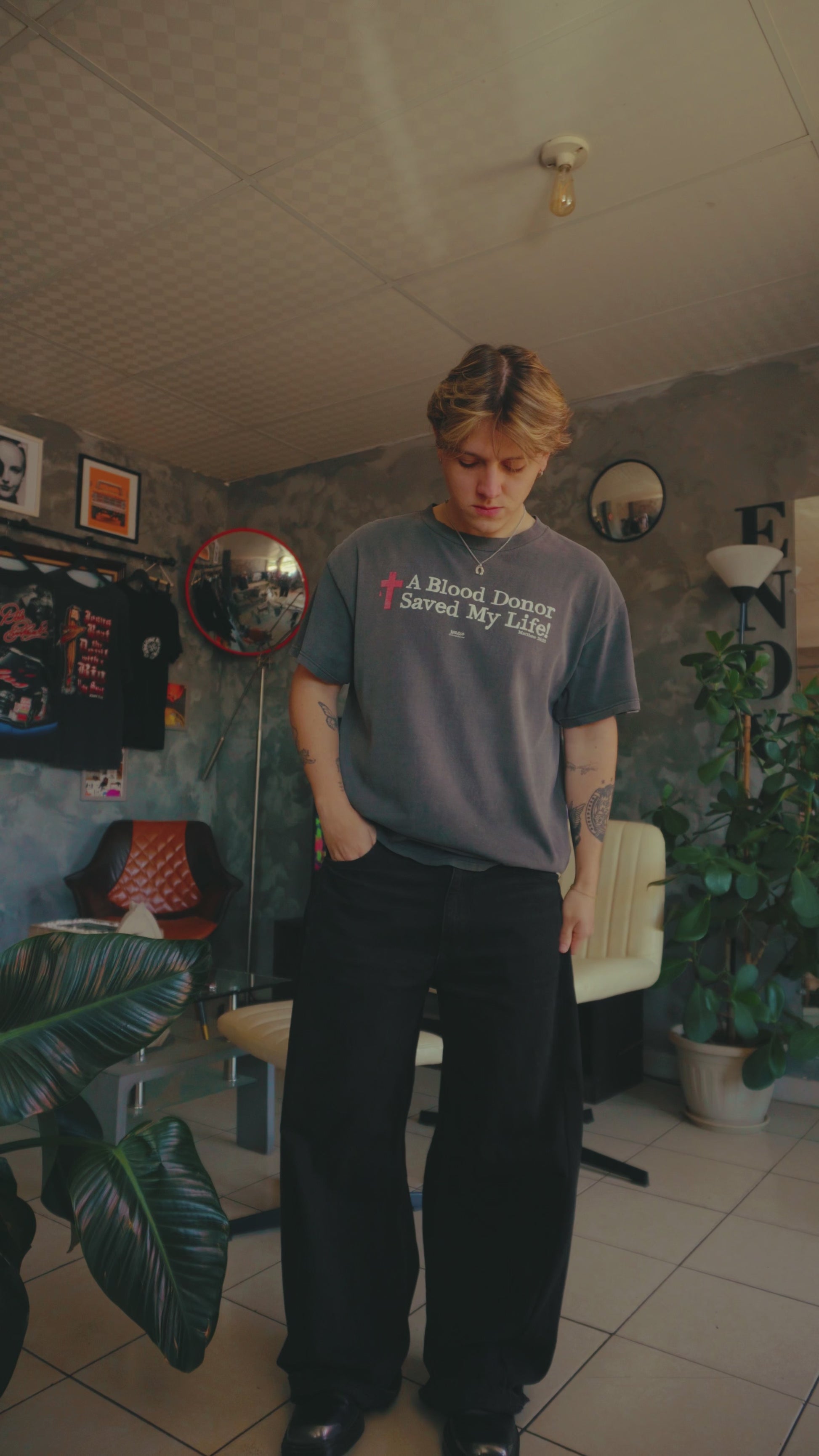 (L) 2000’S VINTAGE “A BLOOD DONOR SAVED MY LIFE” KERUSSO FADED JESÚS TEE