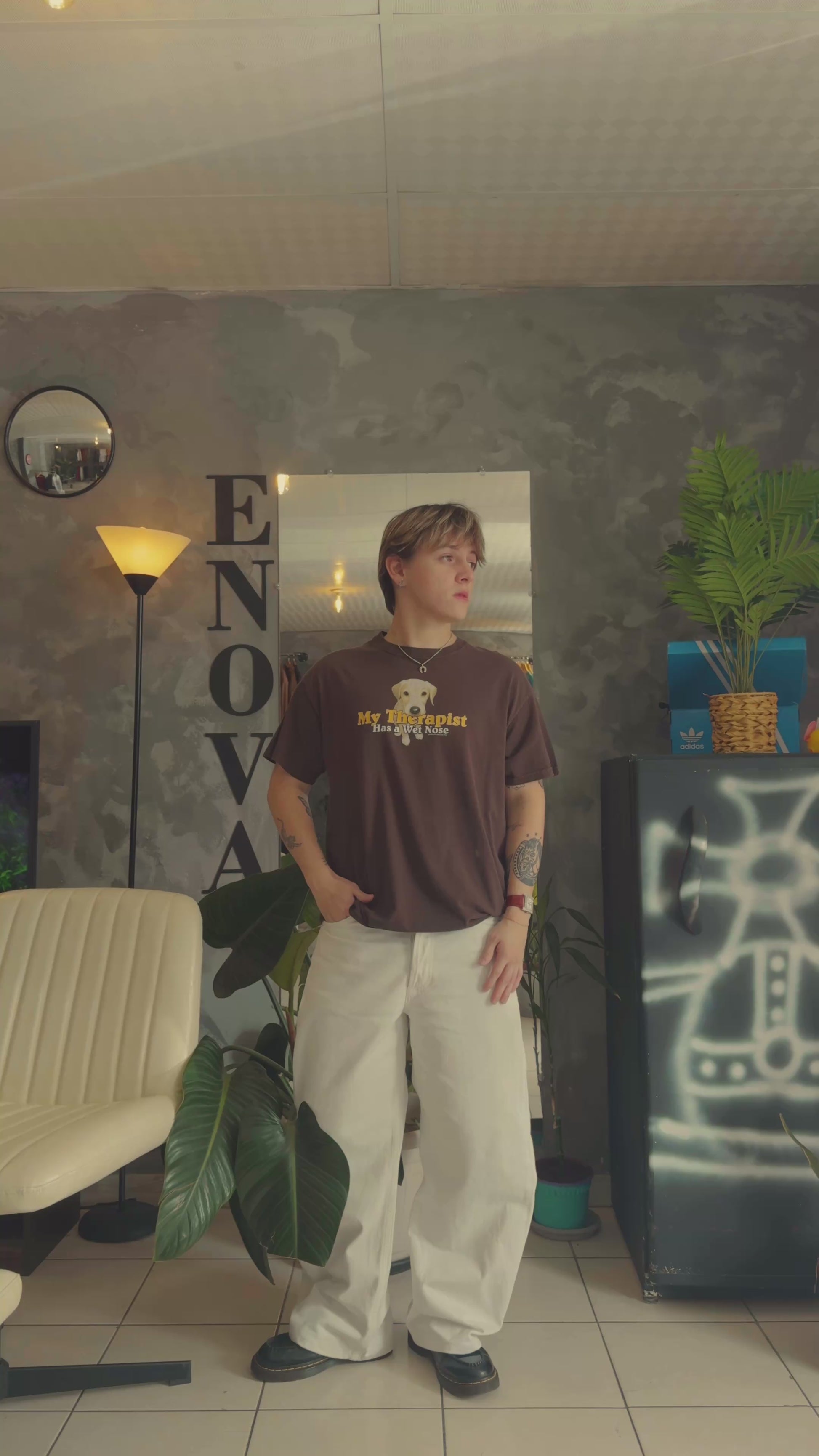(L) VINTAGE “MY THERAPIST HAS A WET NOSE” TEE