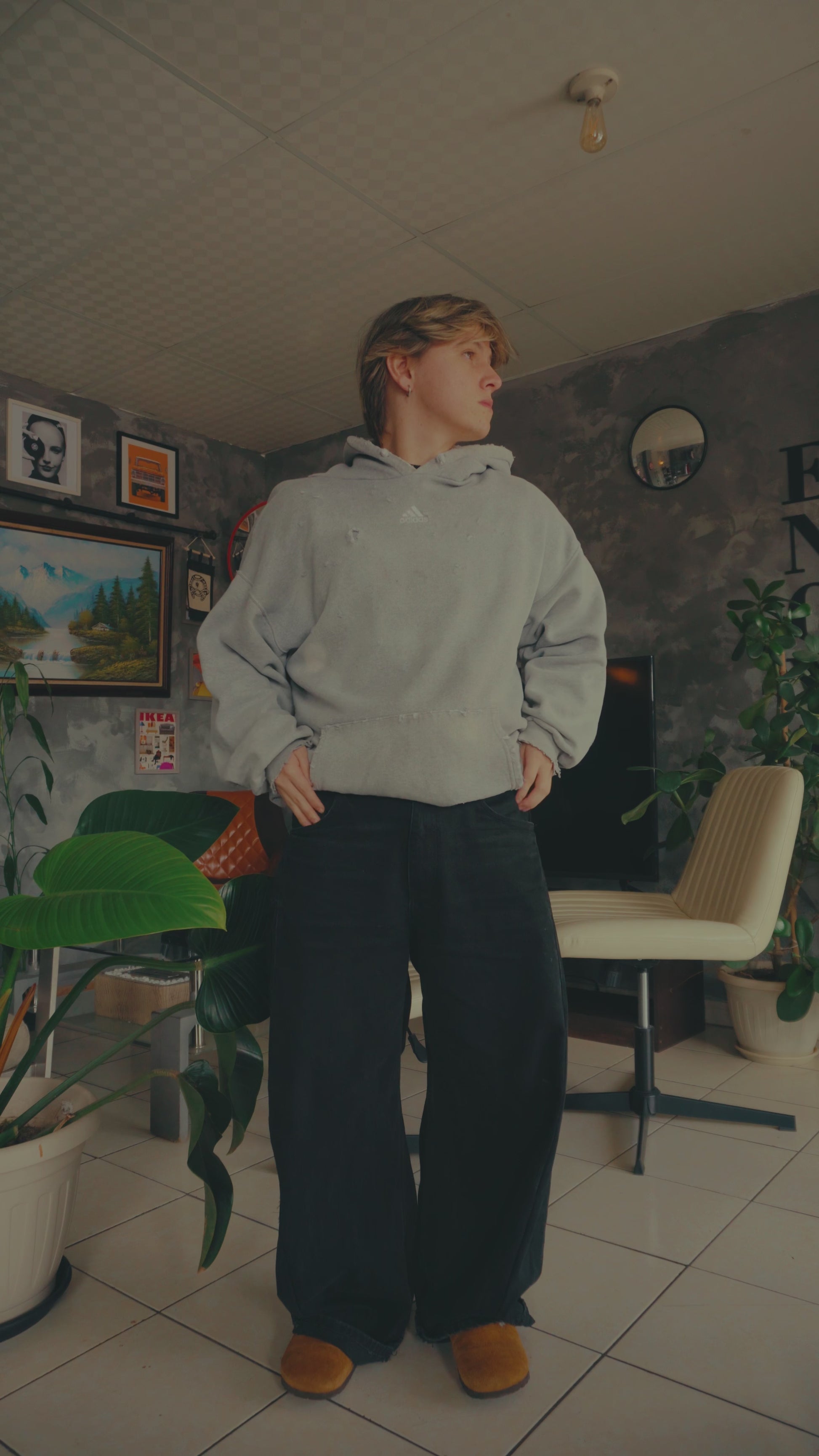 (BOXY L) 90’S VINTAGE ADIDAS FADED DISTRESSED HOODIE