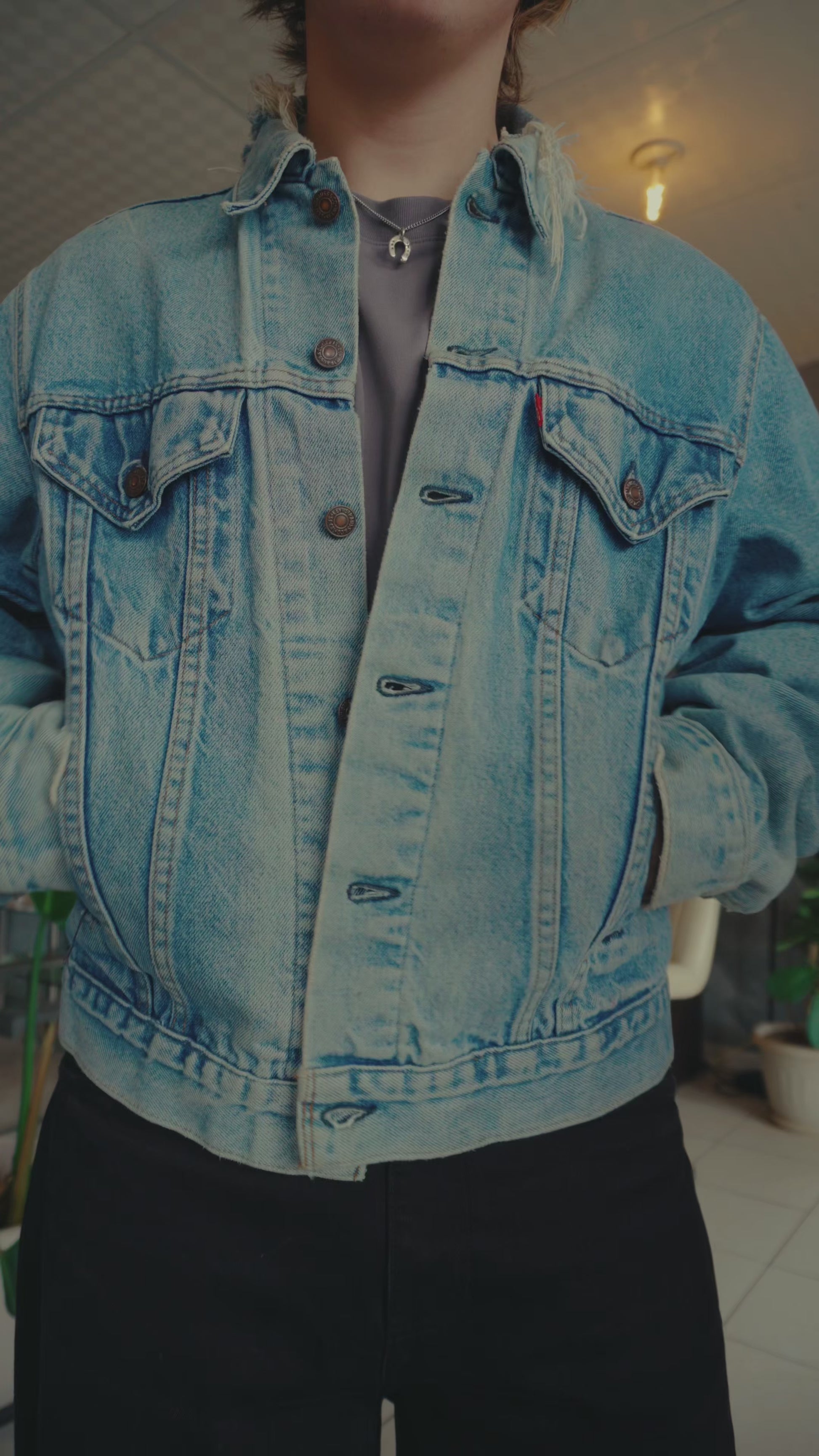 (M) 1980’S VINTAGE LEVIS DENIM DISTRESSED JACKET