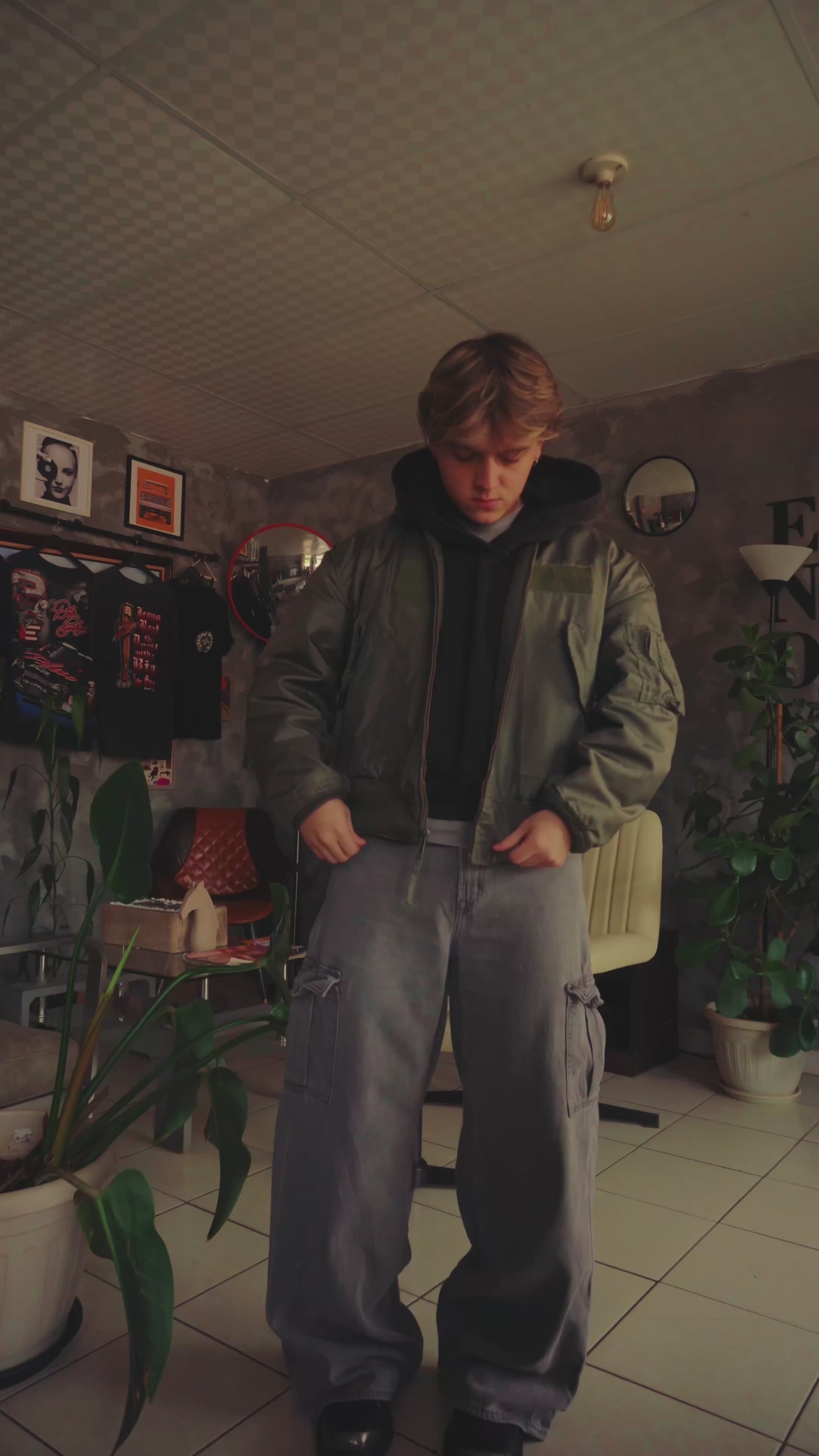 GAP GRAY FADED CARGO WIDE LEG PANTS - 32x32