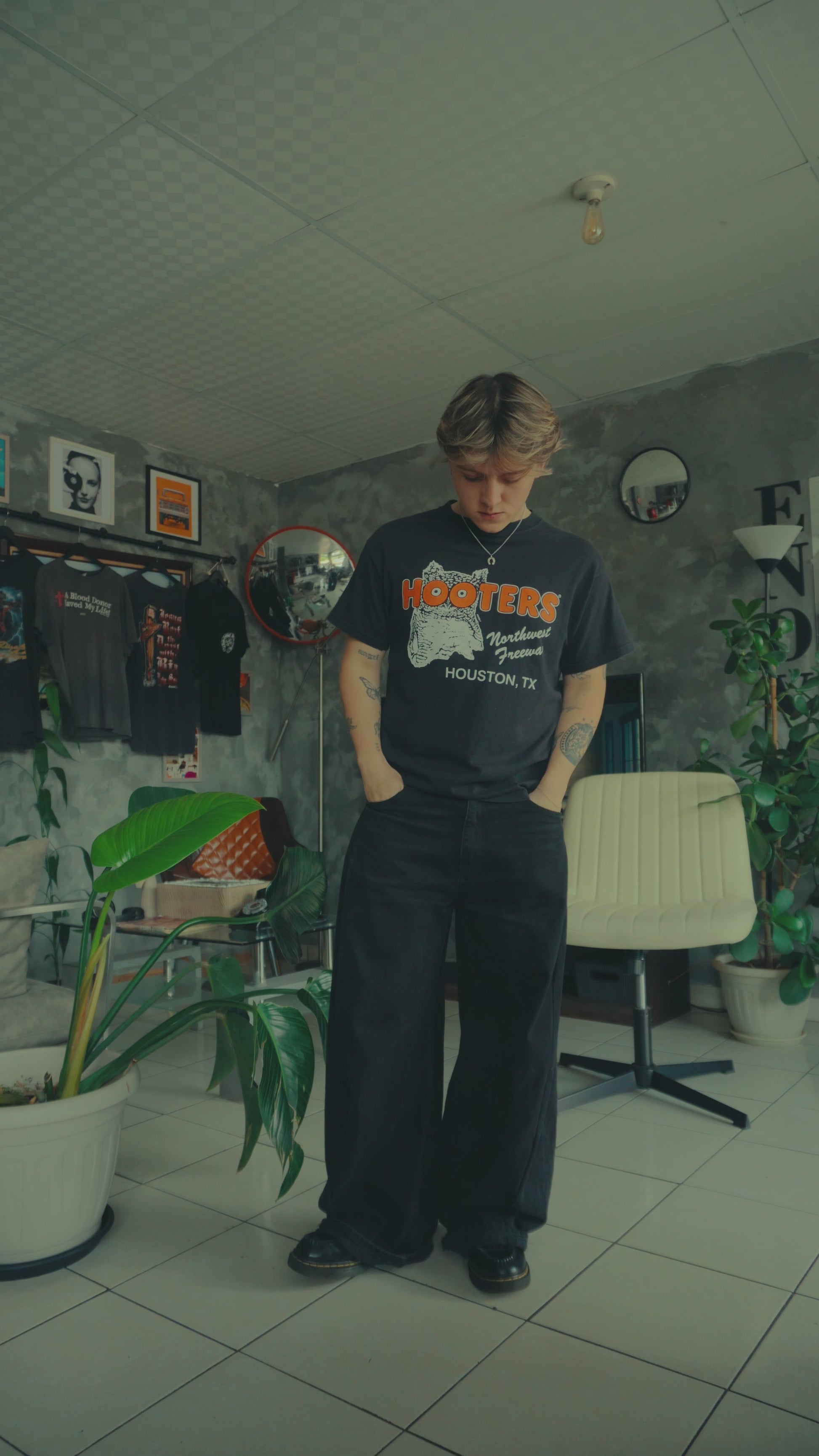 (M) VINTAGE HOOTERS PROMO TEE