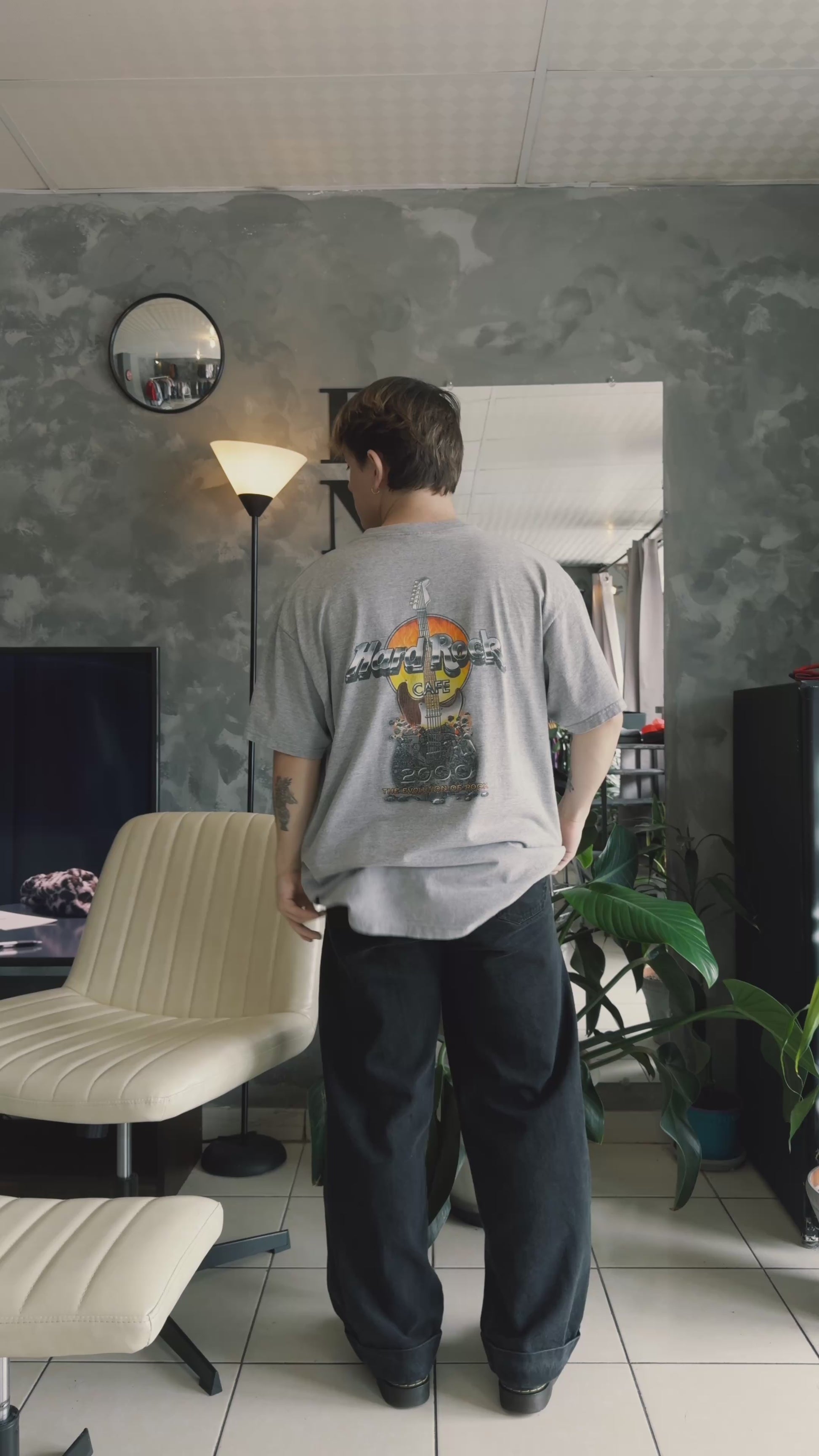 (L/XL) 00’S VINTAGE HARD ROCK TEE